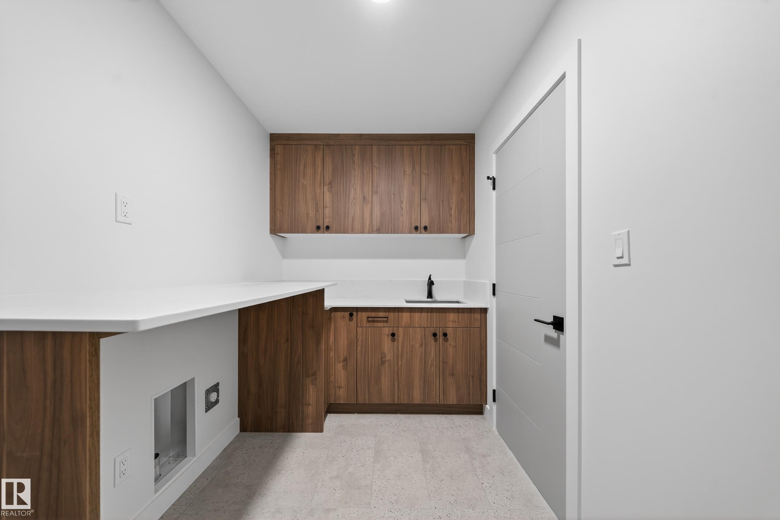 211 Paterson Link, Edmonton, AB - Indoor Photo Showing Other Room