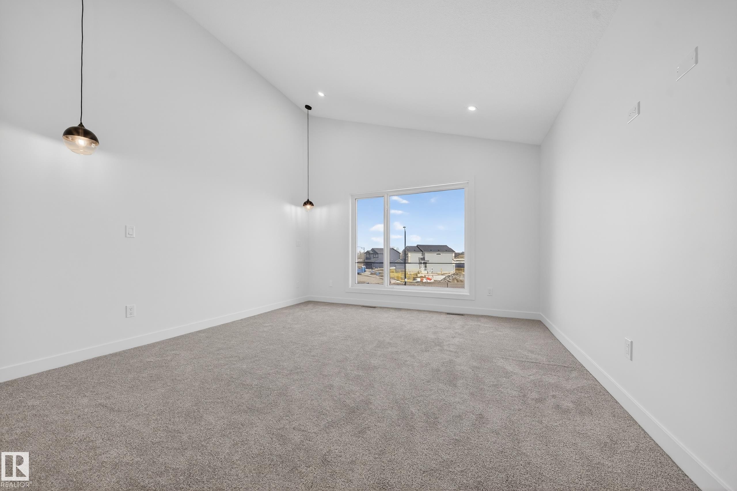 211 Paterson Link, Edmonton, AB - Indoor Photo Showing Other Room