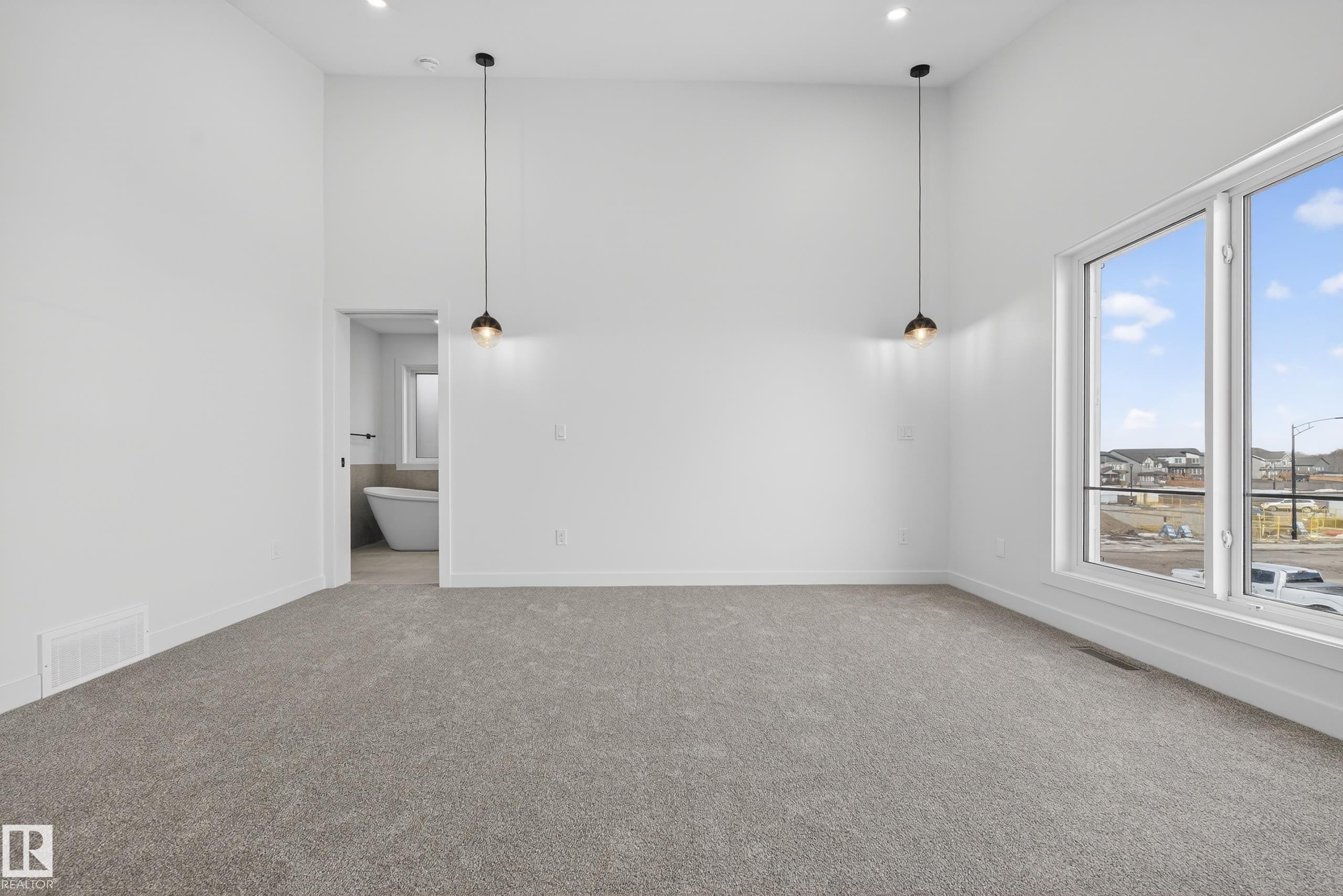 211 Paterson Link, Edmonton, AB - Indoor Photo Showing Other Room