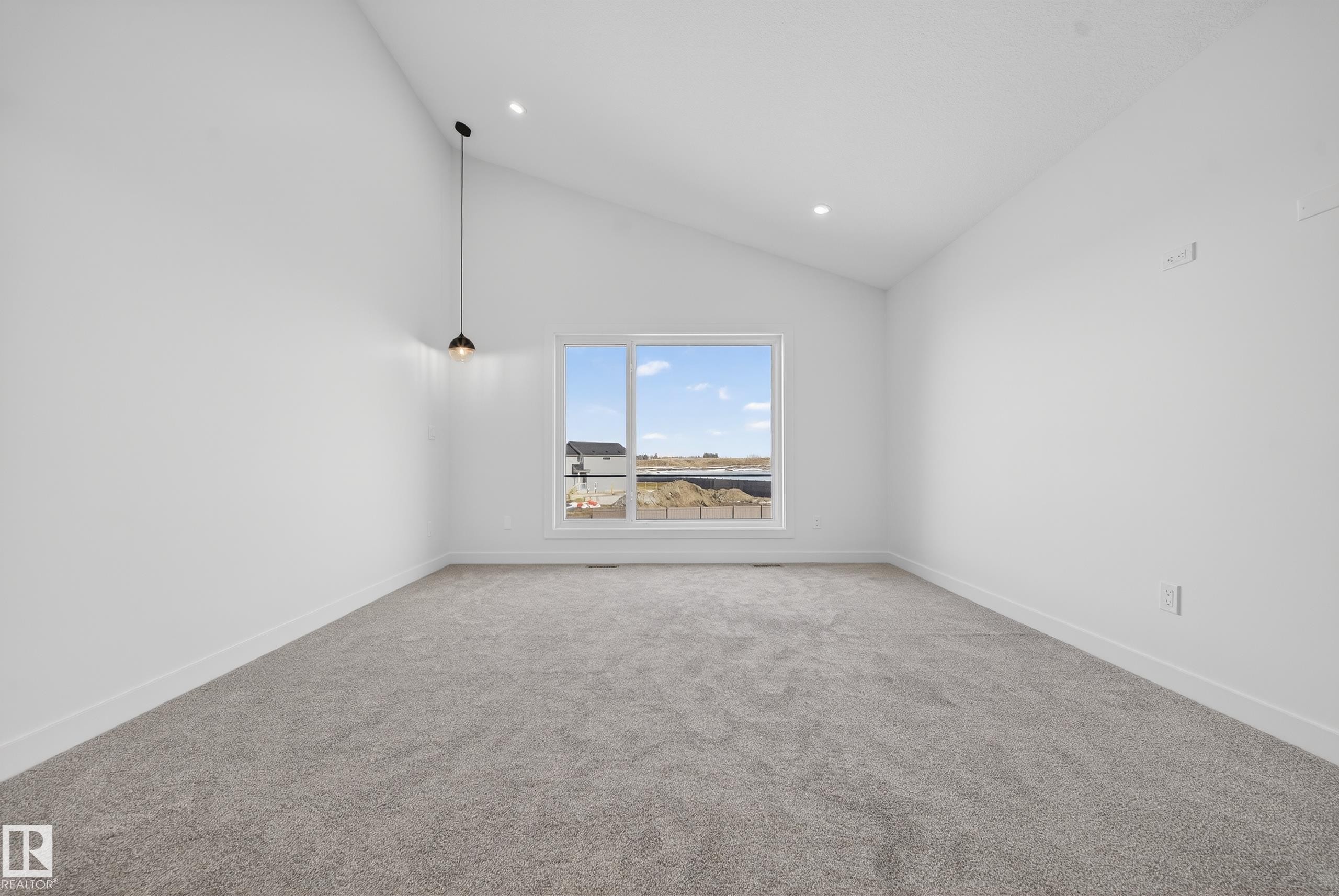 211 Paterson Link, Edmonton, AB - Indoor Photo Showing Other Room