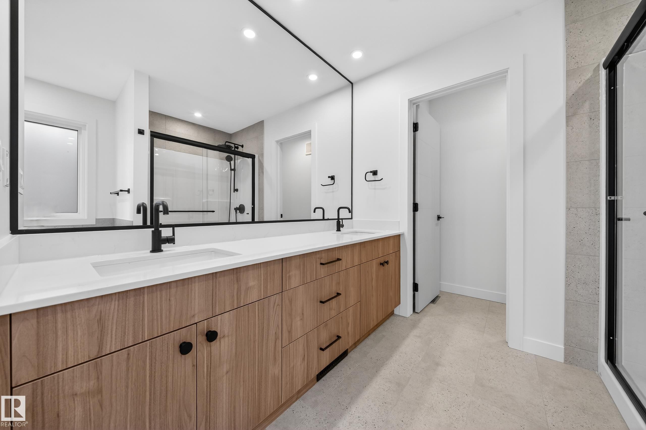 211 Paterson Link, Edmonton, AB - Indoor