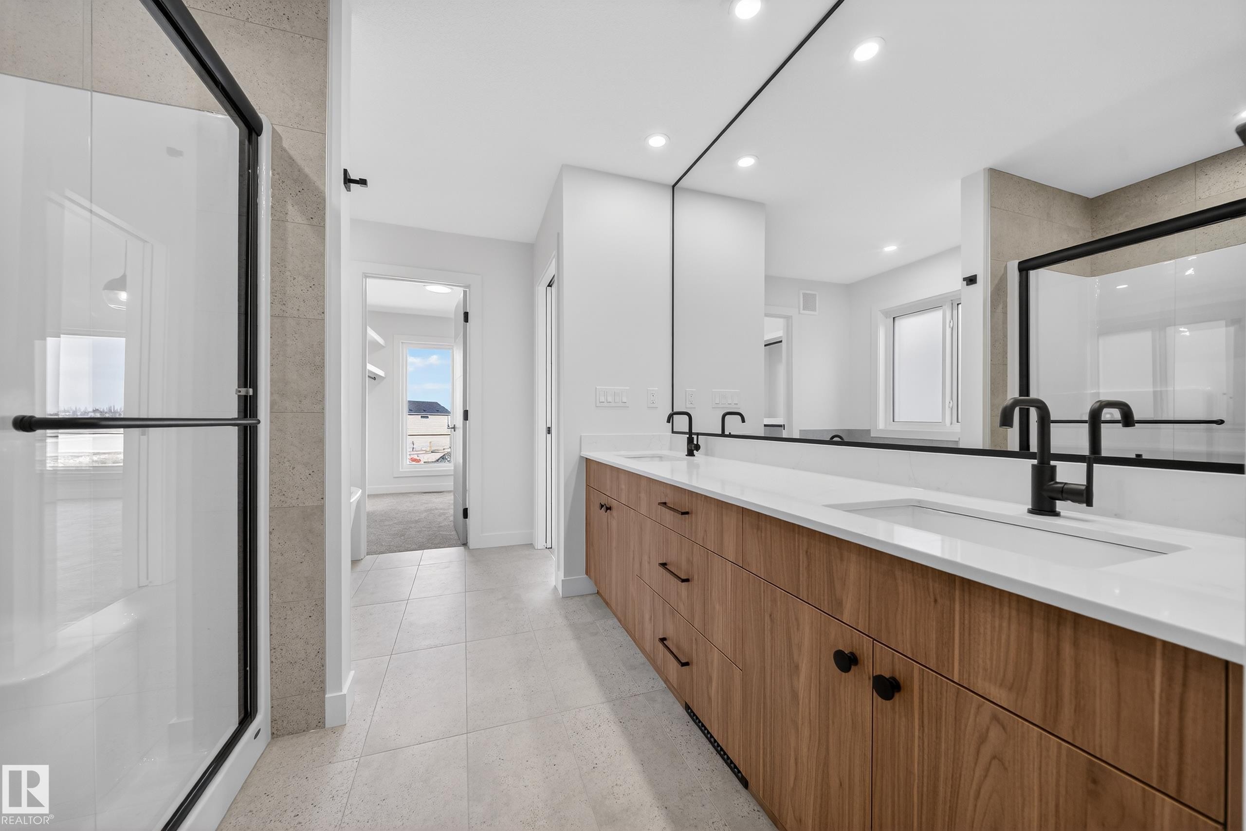 211 Paterson Link, Edmonton, AB - Indoor Photo Showing Bathroom