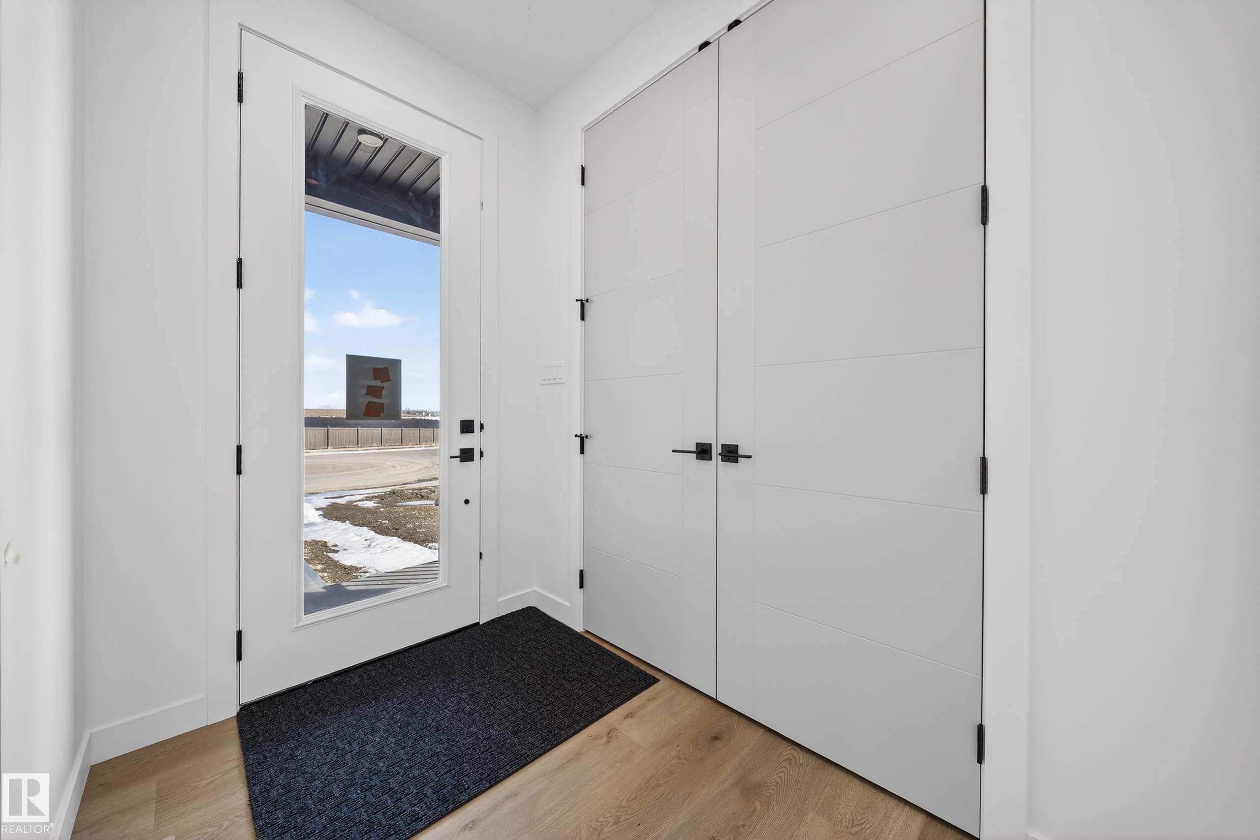 211 Paterson Link, Edmonton, AB - Indoor Photo Showing Other Room