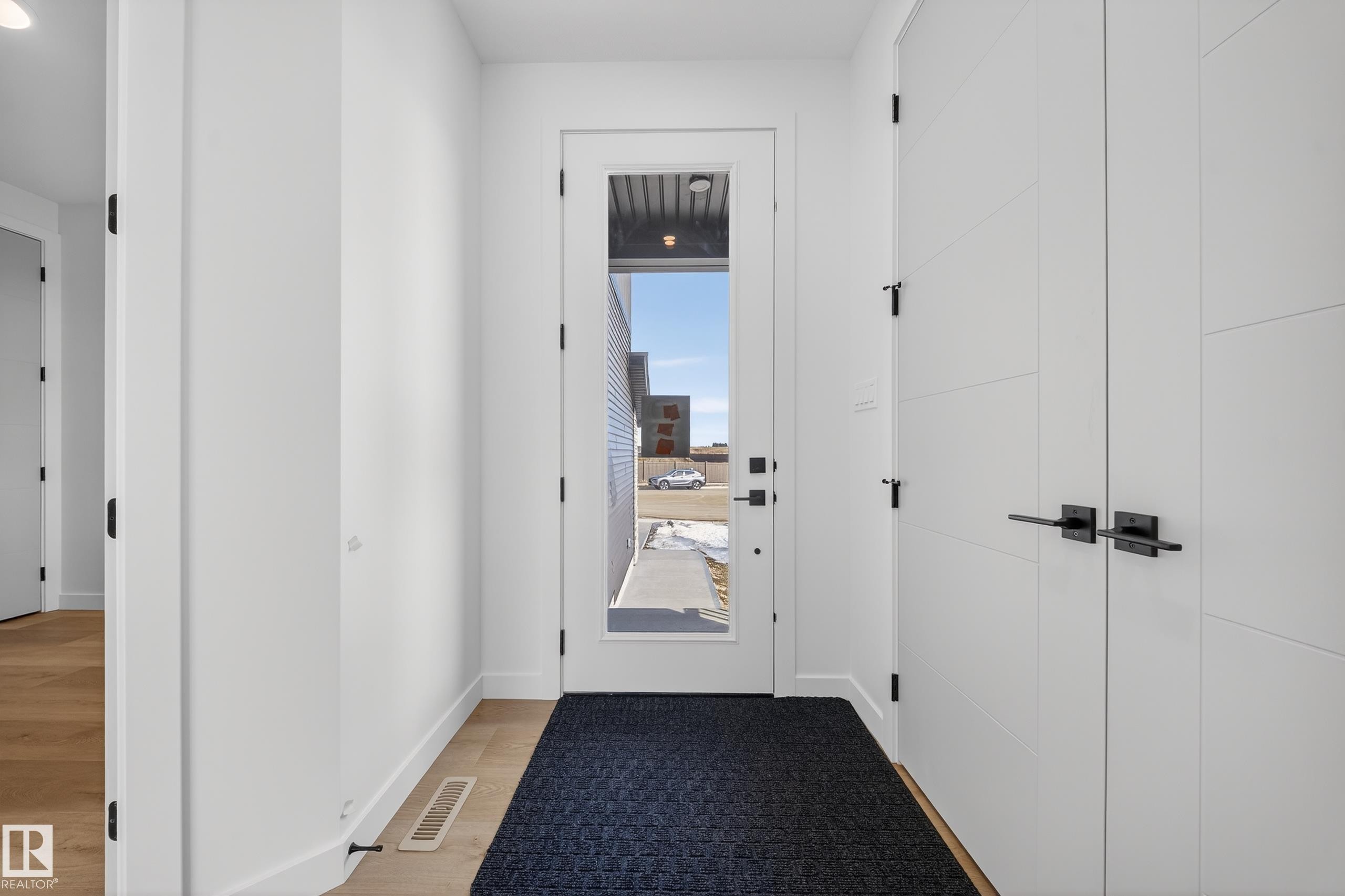 211 Paterson Link, Edmonton, AB - Indoor Photo Showing Other Room
