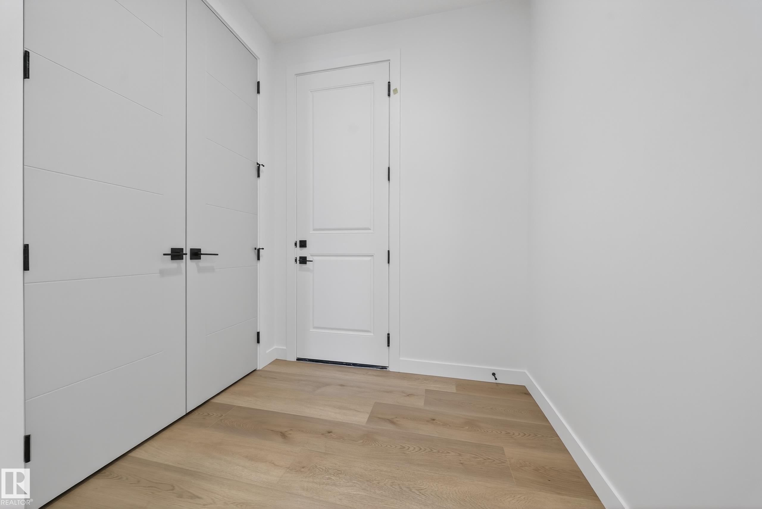 211 Paterson Link, Edmonton, AB - Indoor Photo Showing Other Room