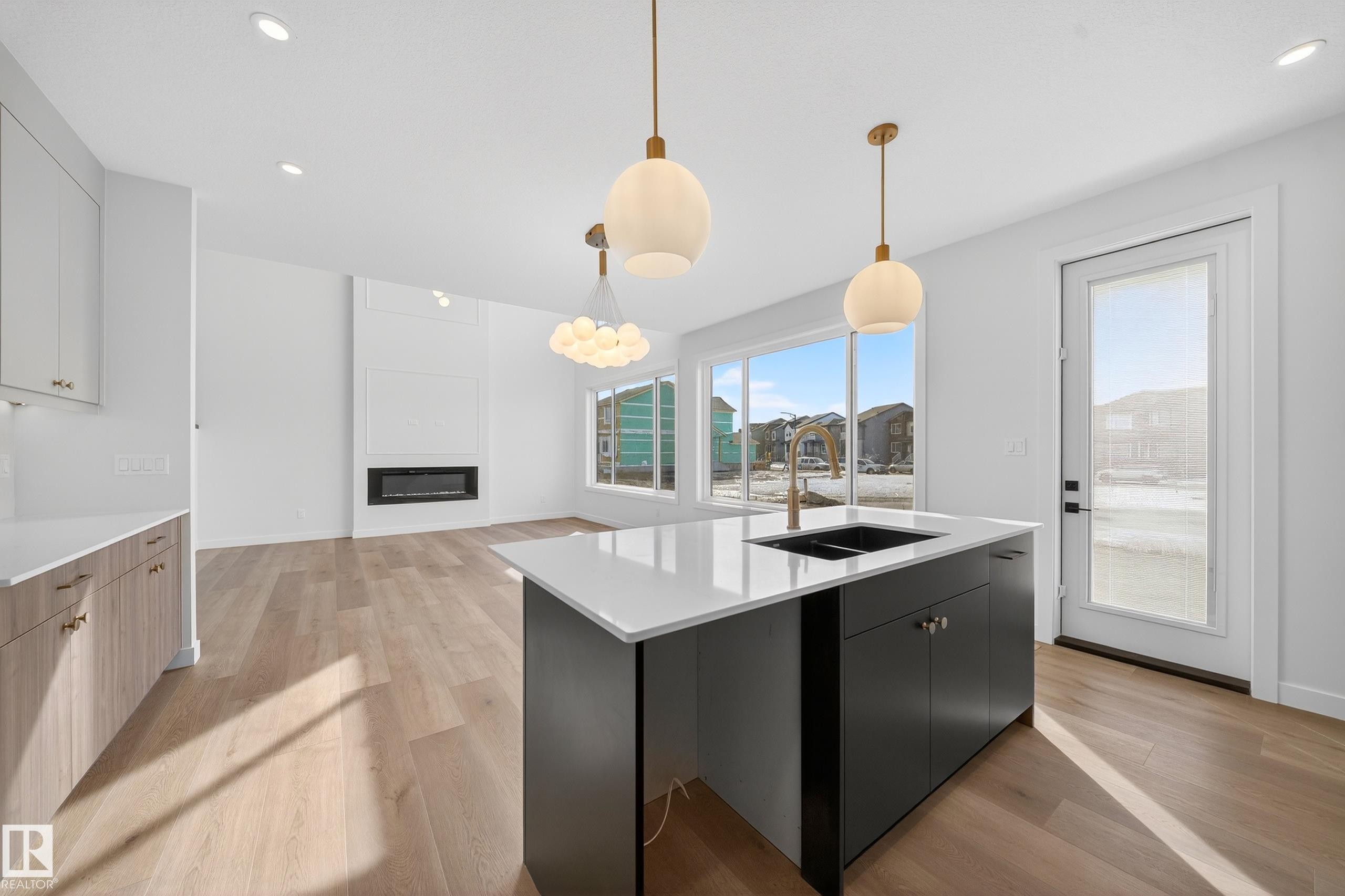 211 Paterson Link, Edmonton, AB - Indoor Photo Showing Kitchen With Double Sink