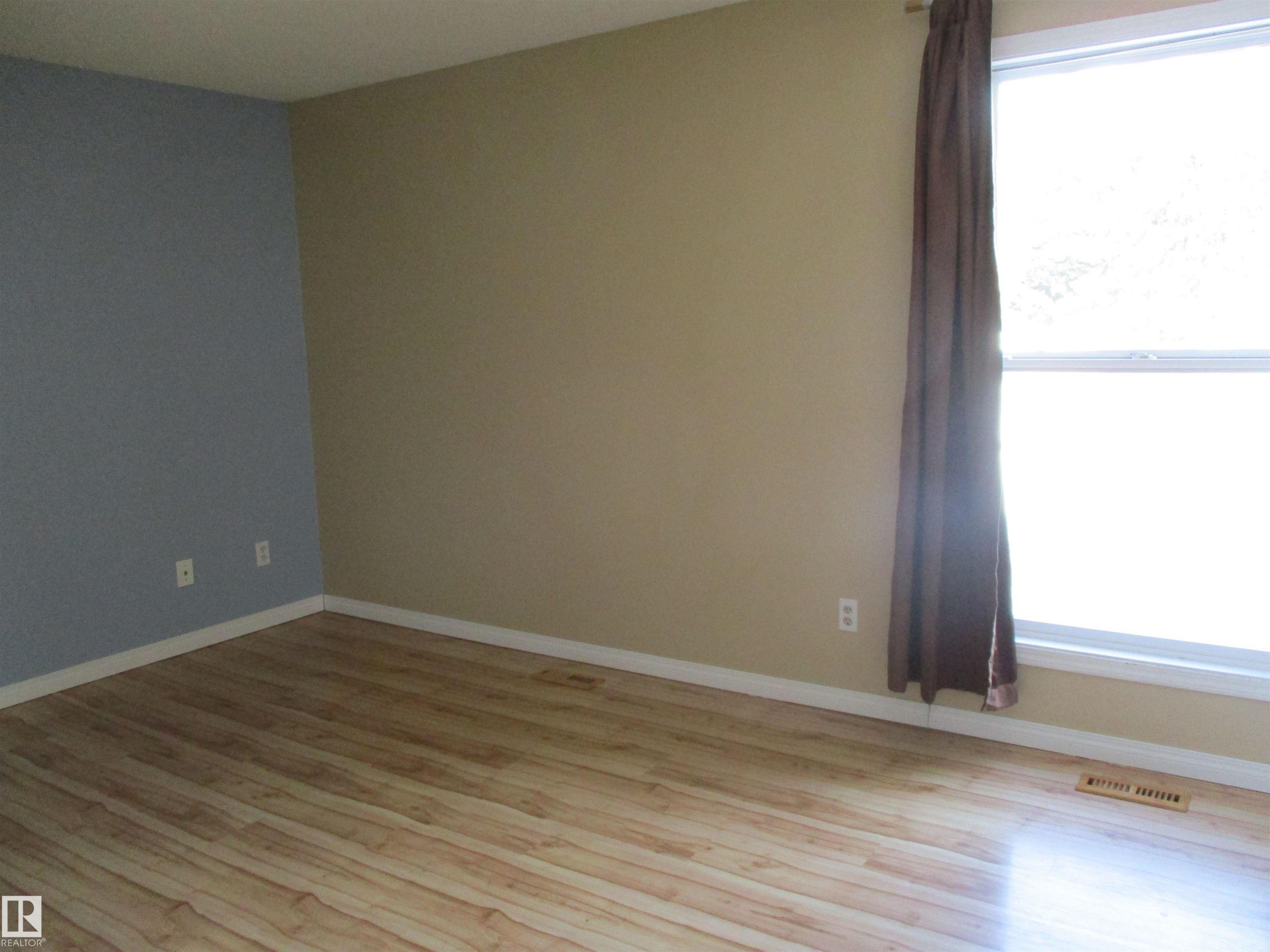 Spare room featuring light wood-type flooring - 1186 Saddleback Road, Edmonton, AB - Indoor Photo Showing Other Room