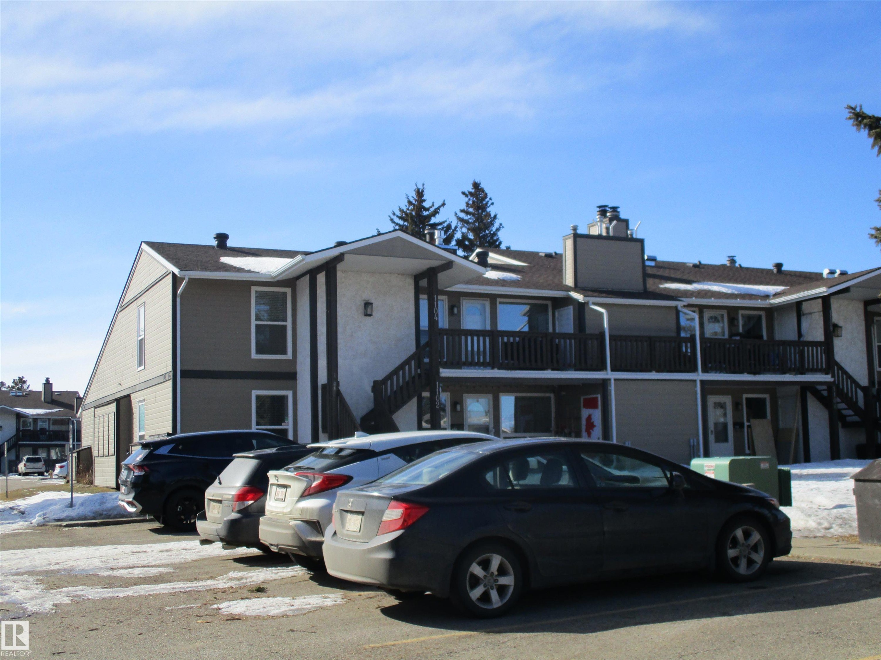 View of front facade with uncovered parking - 1186 Saddleback Road, Edmonton, AB - Outdoor