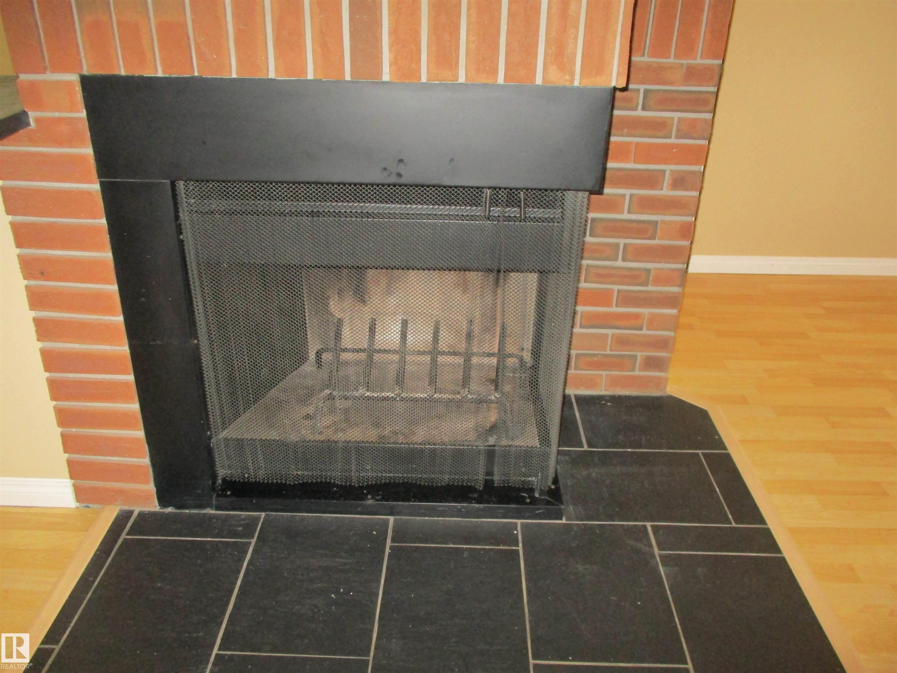 Detailed view of baseboards and wood finished floors - 1186 Saddleback Road, Edmonton, AB - Indoor Photo Showing Other Room