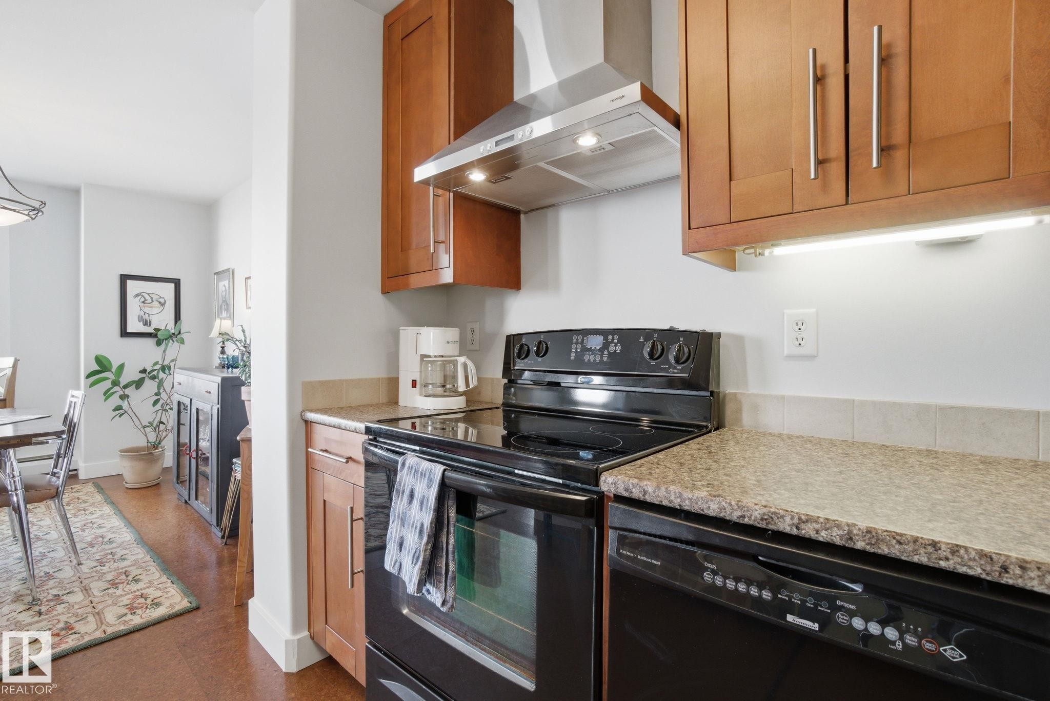 1105 8340 Jasper Avenue, Edmonton, AB - Indoor Photo Showing Kitchen