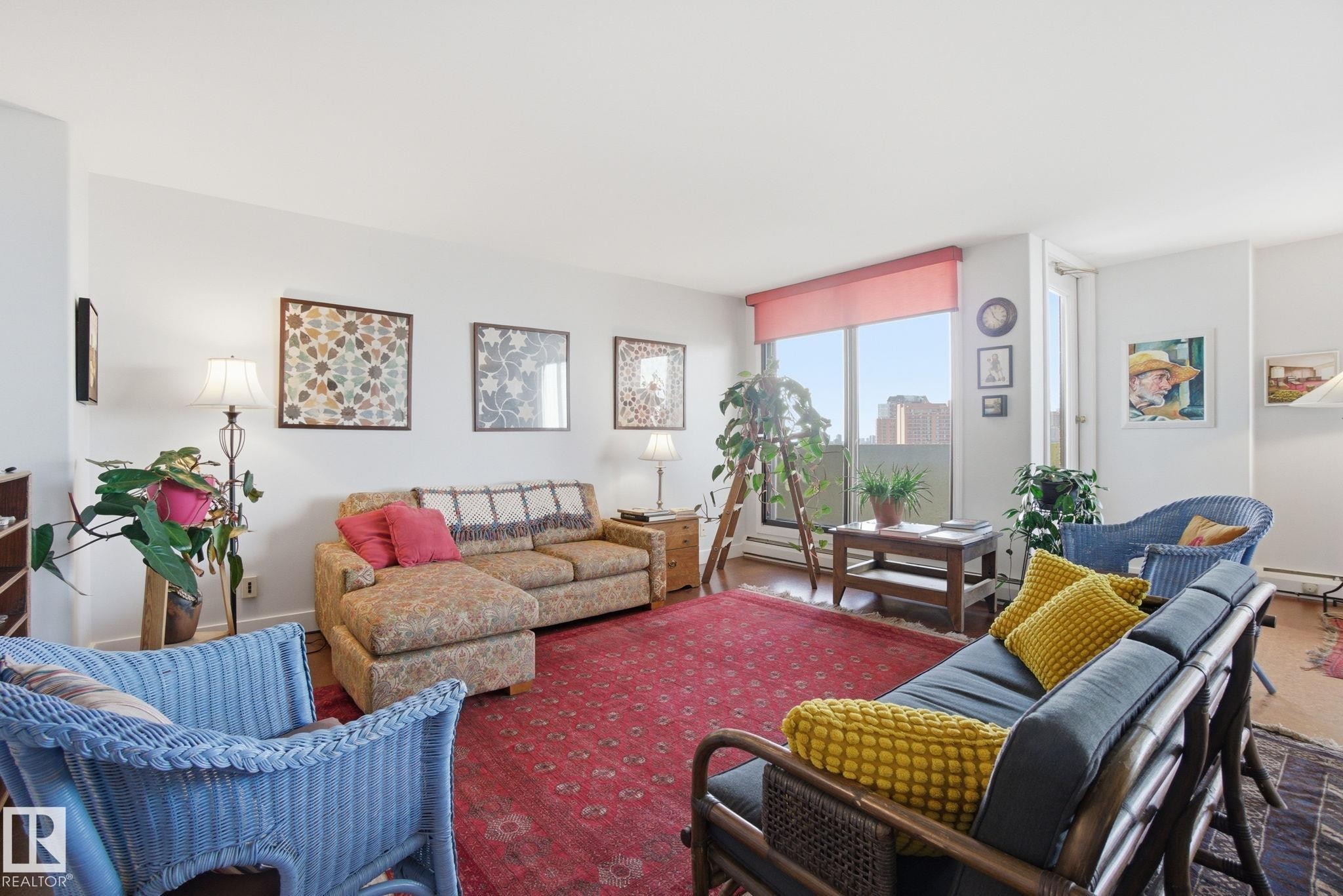1105 8340 Jasper Avenue, Edmonton, AB - Indoor Photo Showing Living Room