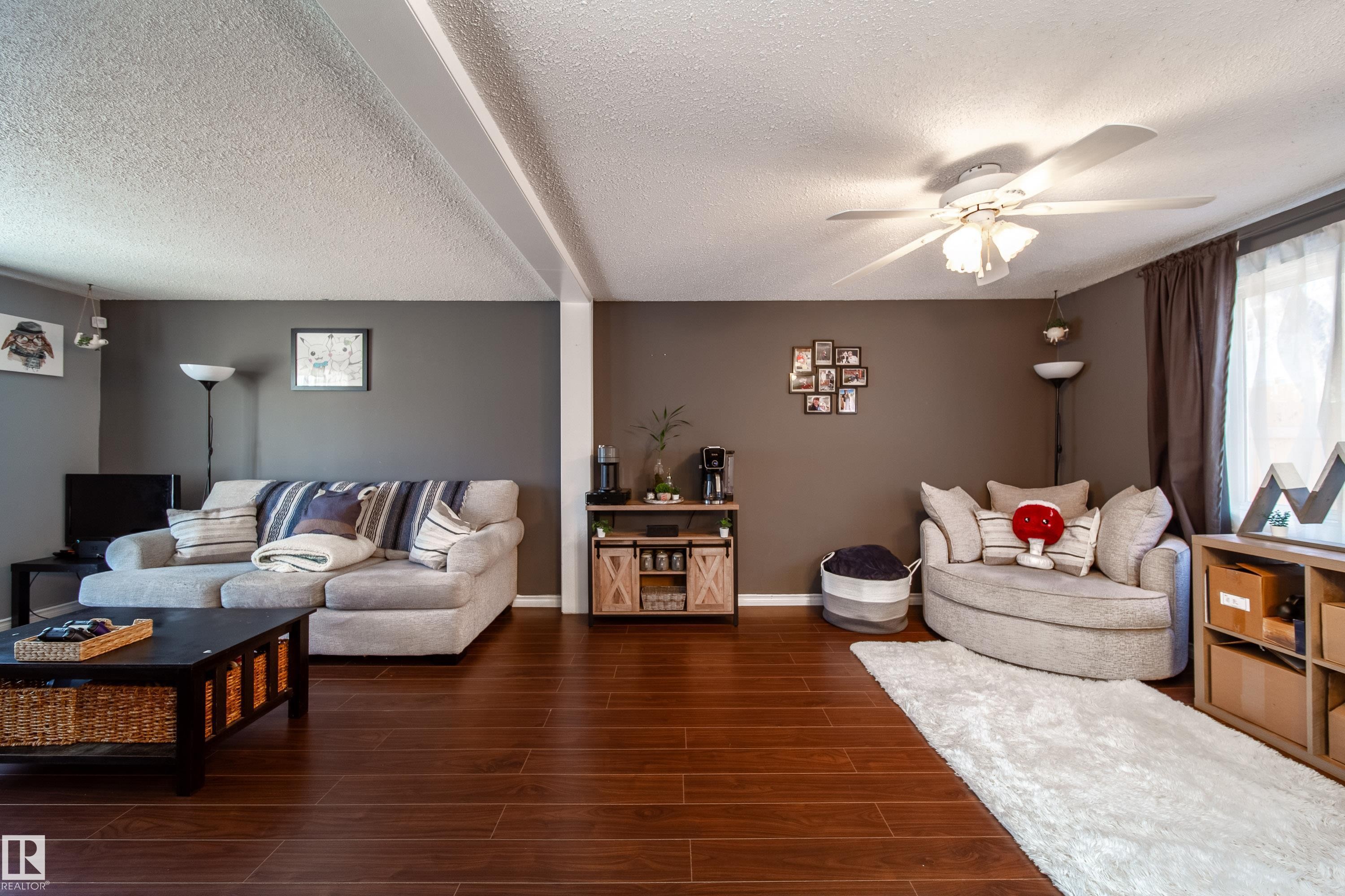 72 Ridgewood, St. Albert, AB - Indoor Photo Showing Living Room