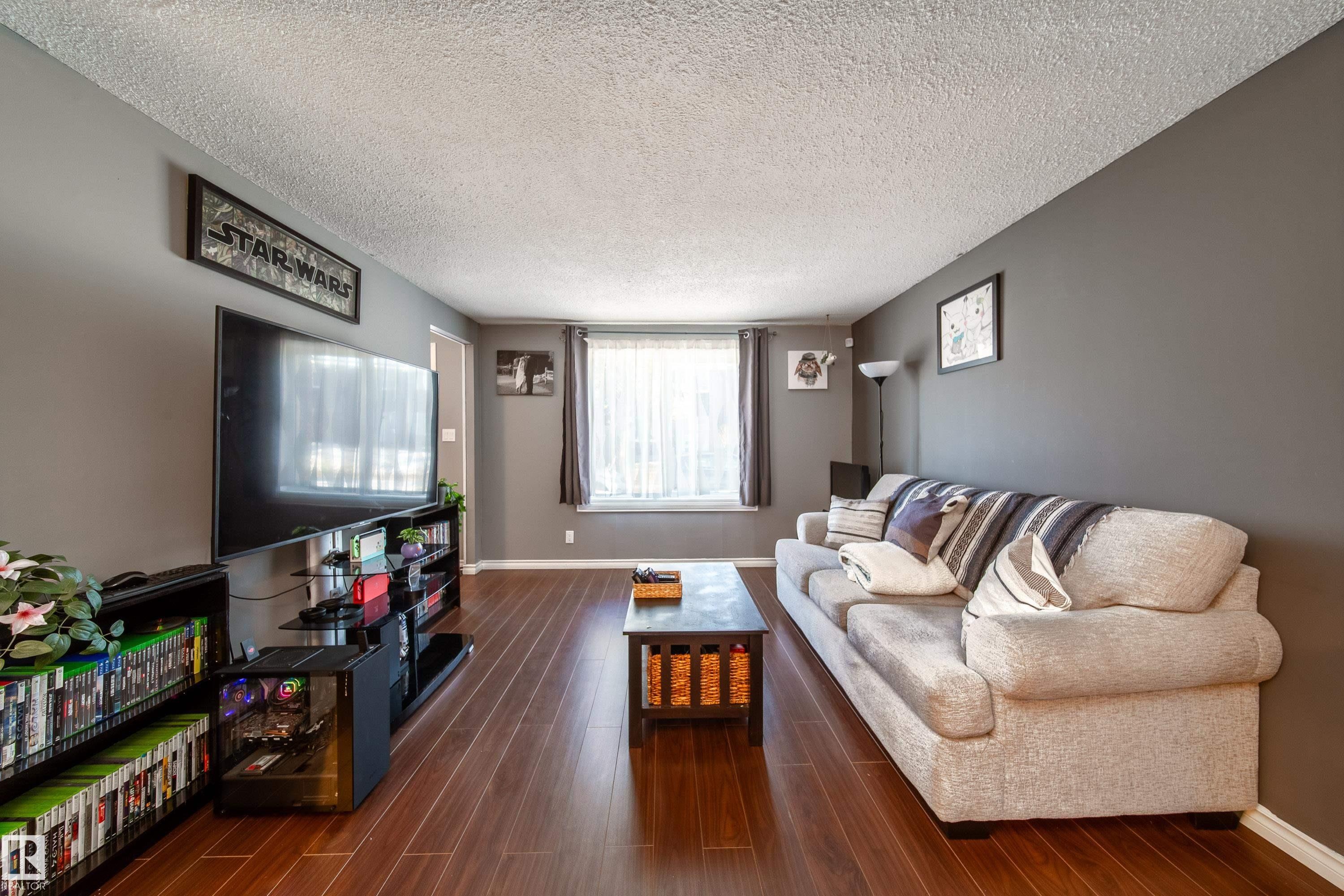 72 Ridgewood, St. Albert, AB - Indoor Photo Showing Living Room