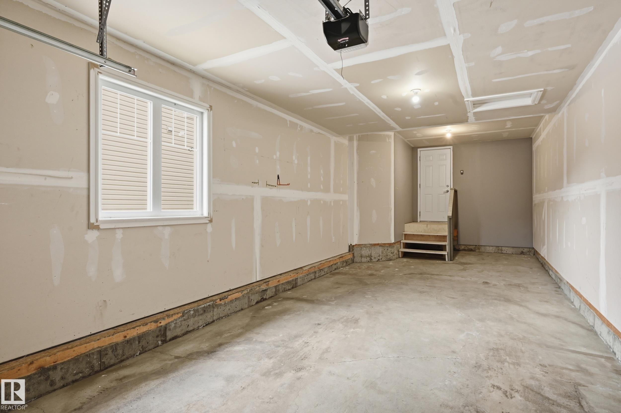Garage featuring a garage door opener - 1351 Cunningham Drive, Edmonton, AB - Indoor