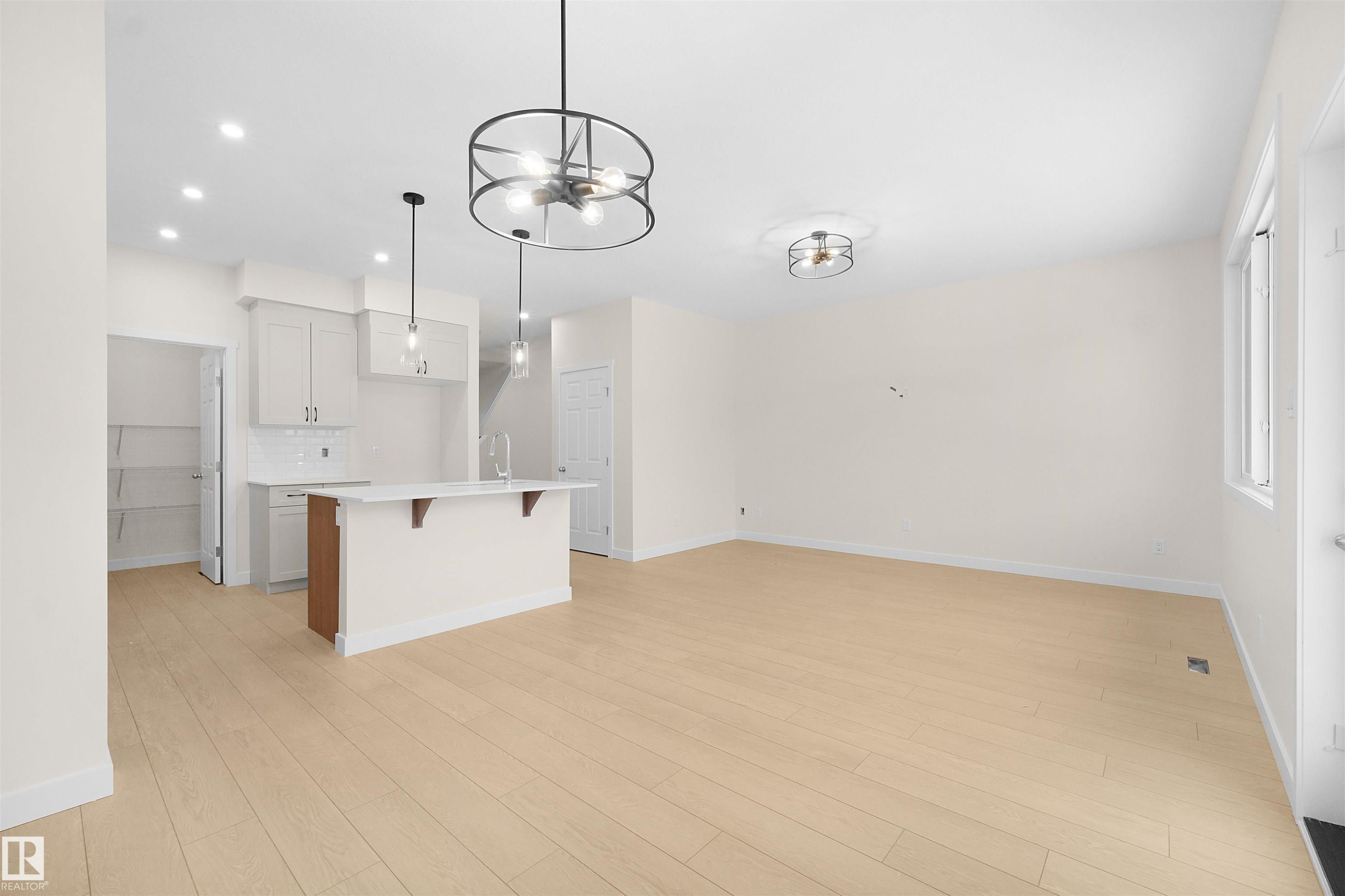 18971 28 Avenue, Edmonton, AB - Indoor