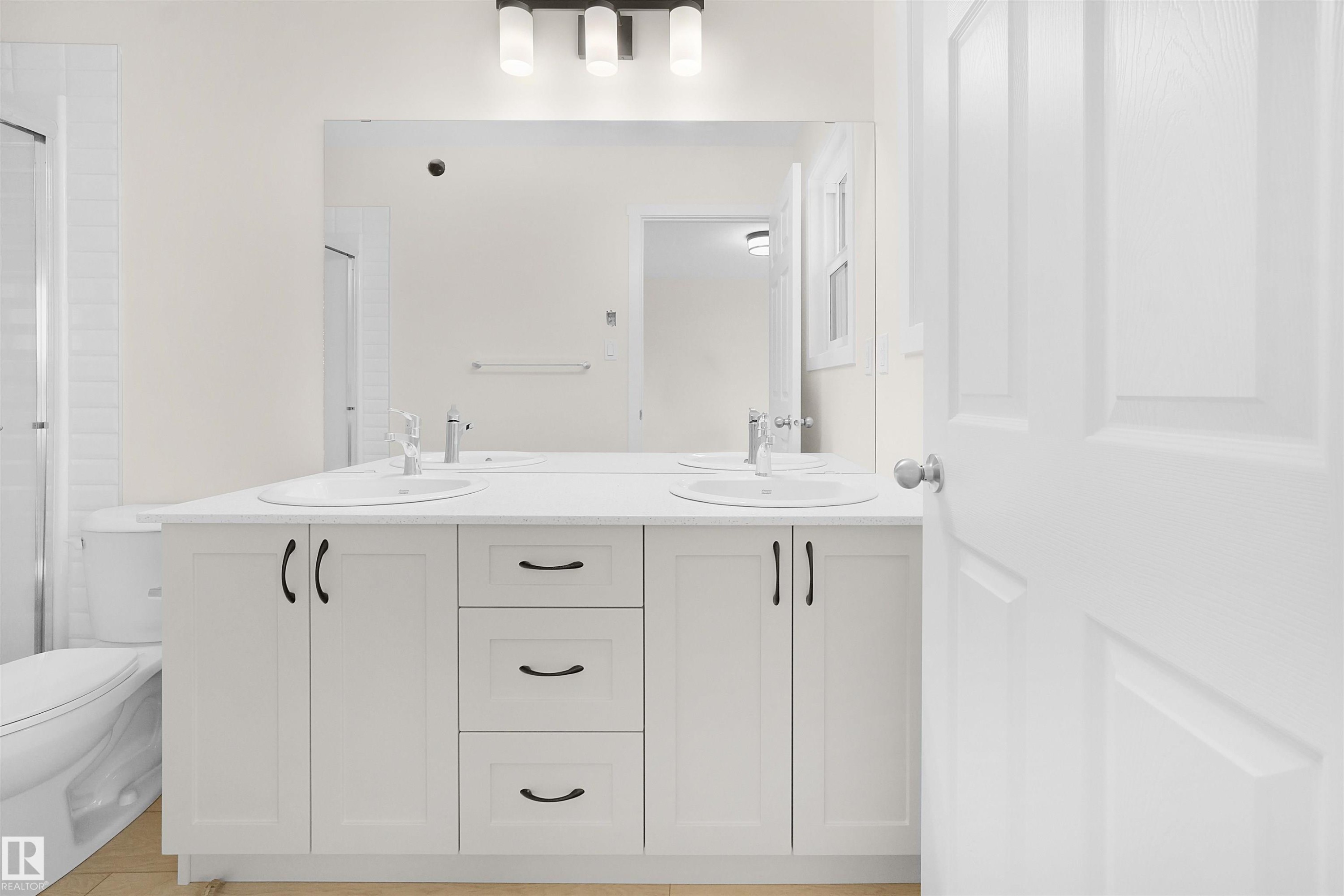 18971 28 Avenue, Edmonton, AB - Indoor Photo Showing Bathroom