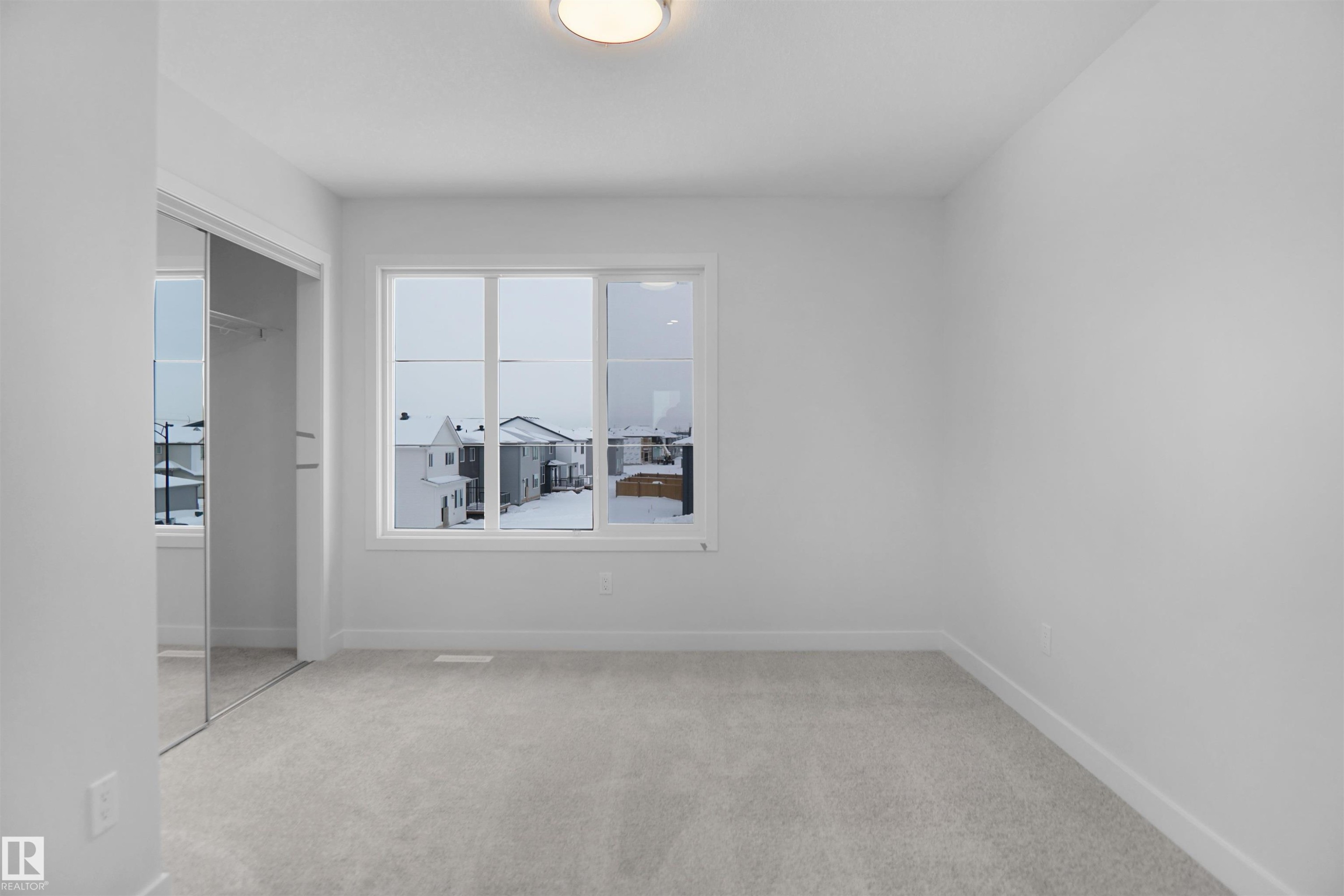 637 176 Avenue, Edmonton, AB - Indoor Photo Showing Other Room