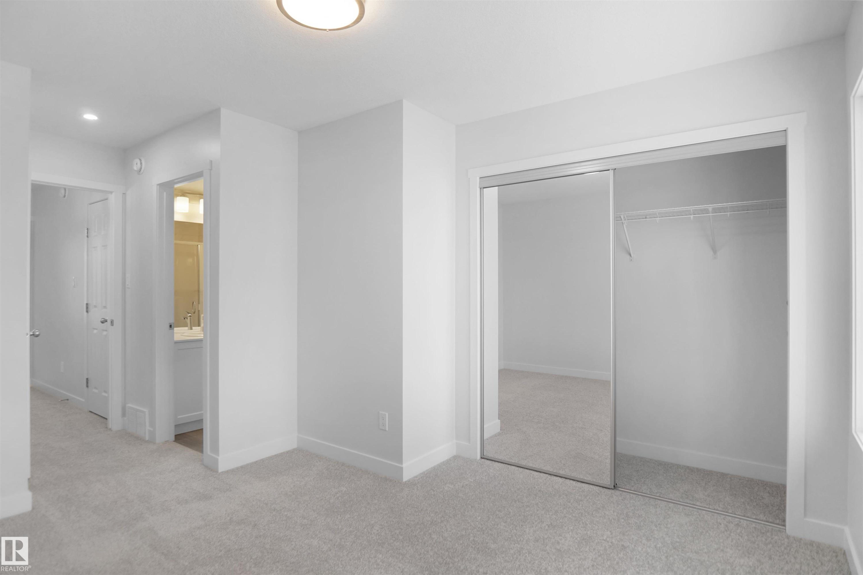 637 176 Avenue, Edmonton, AB - Indoor Photo Showing Other Room