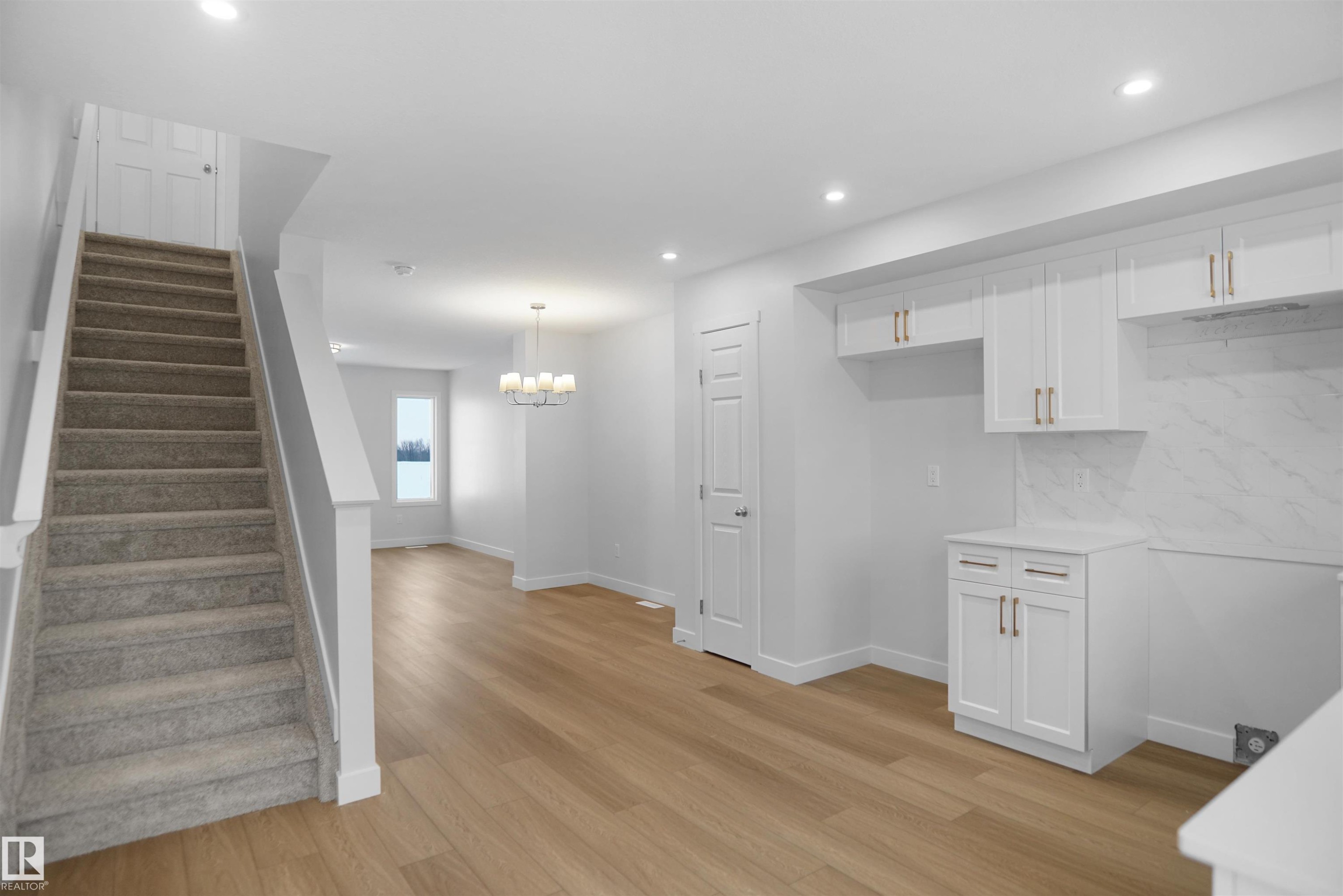 637 176 Avenue, Edmonton, AB - Indoor Photo Showing Other Room