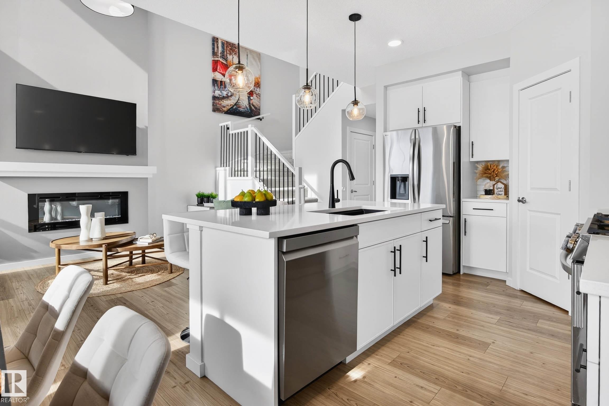 324 Stiles Way, Leduc, AB - Indoor Photo Showing Kitchen