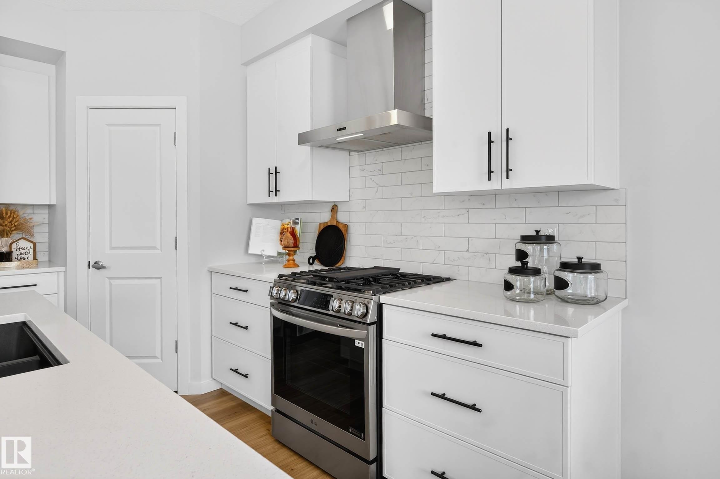 324 Stiles Way, Leduc, AB - Indoor Photo Showing Kitchen With Double Sink With Upgraded Kitchen