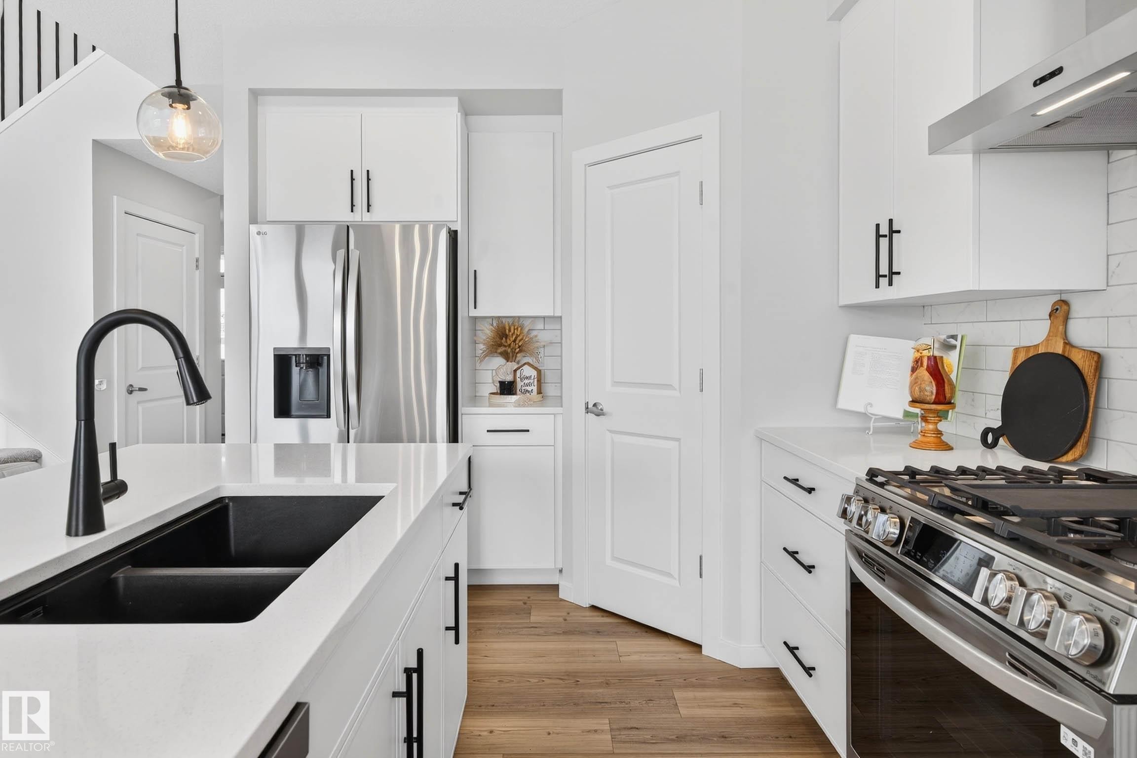 324 Stiles Way, Leduc, AB - Indoor