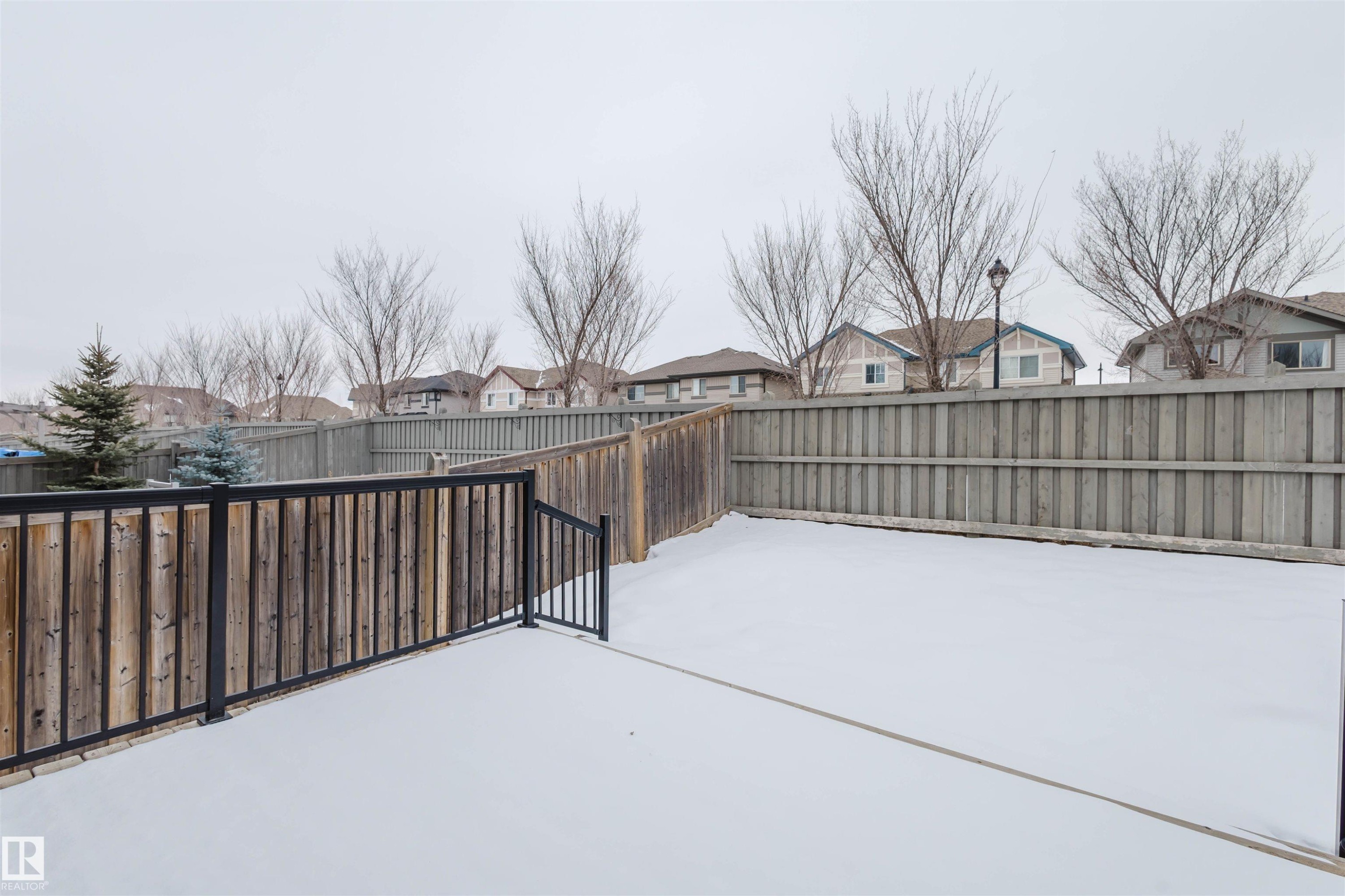 Fenced backyard with a residential view - 1957 Ainslie Link, Edmonton, AB - Outdoor