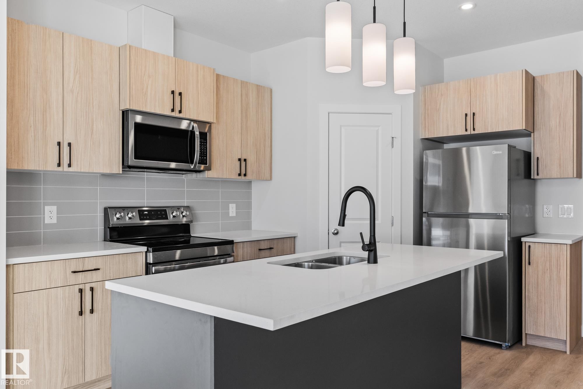 144 Honeysuckle Green, Leduc, AB - Indoor Photo Showing Kitchen With Double Sink With Upgraded Kitchen