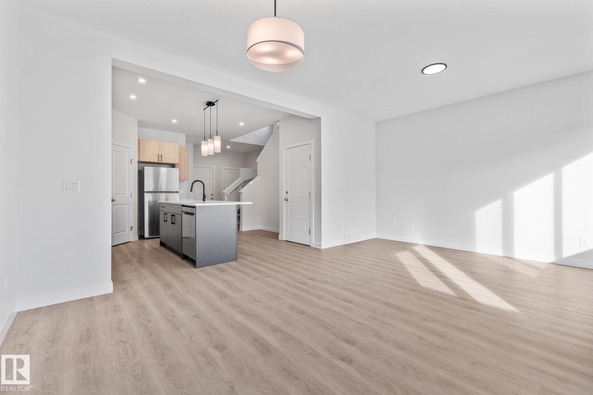 144 Honeysuckle Green, Leduc, AB - Indoor Photo Showing Kitchen