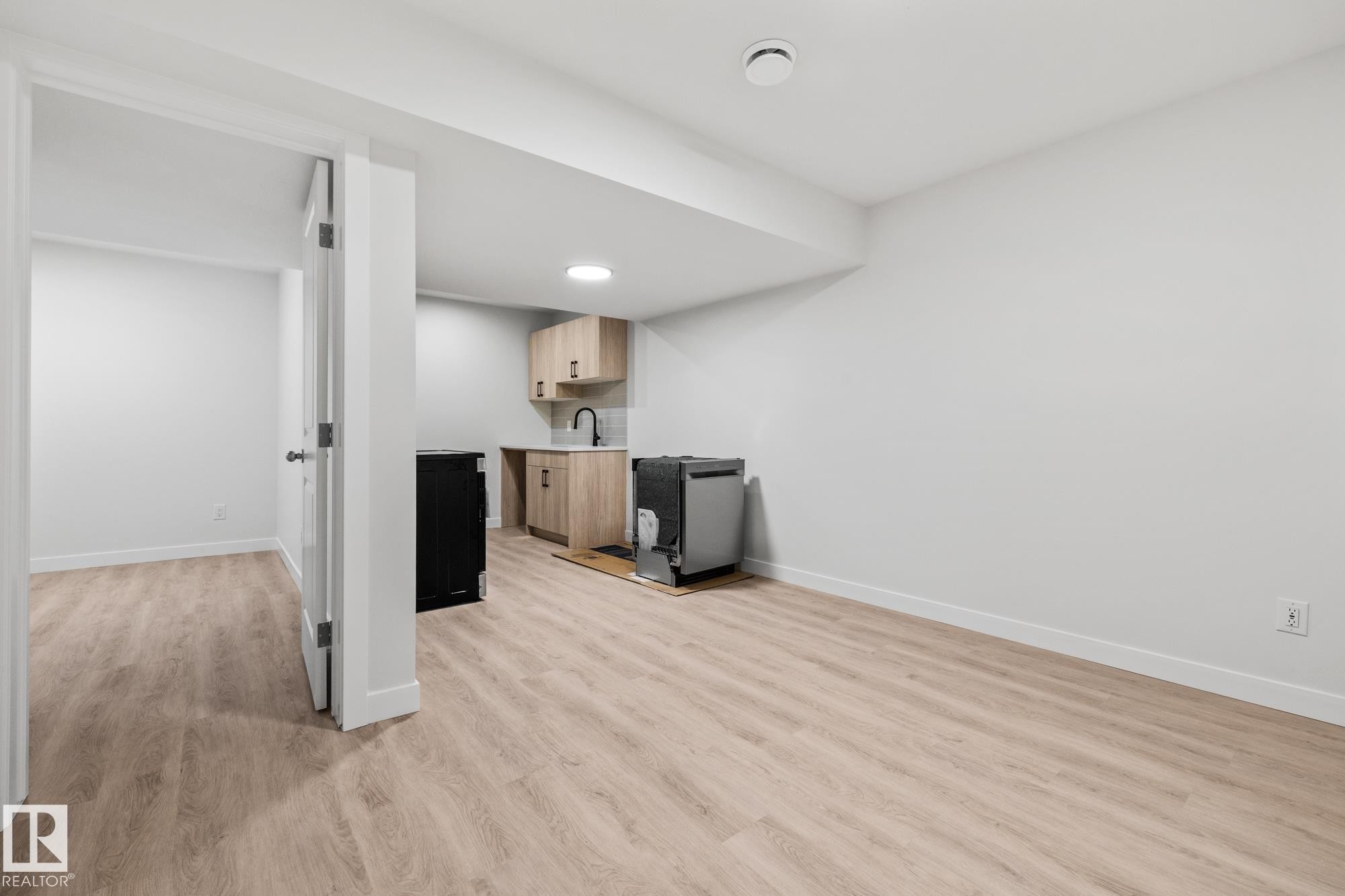 144 Honeysuckle Green, Leduc, AB - Indoor