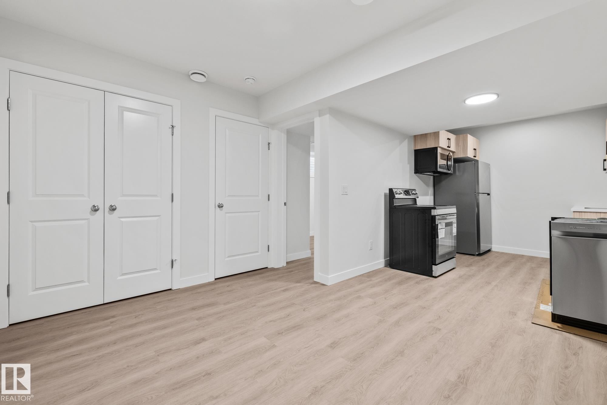 144 Honeysuckle Green, Leduc, AB - Indoor Photo Showing Kitchen