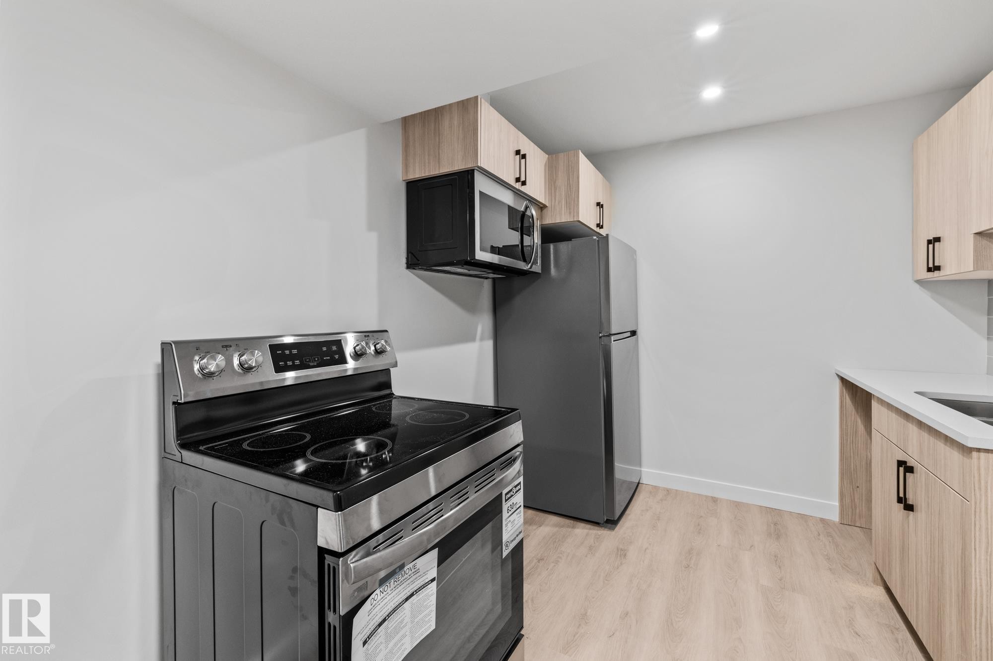 144 Honeysuckle Green, Leduc, AB - Indoor Photo Showing Kitchen
