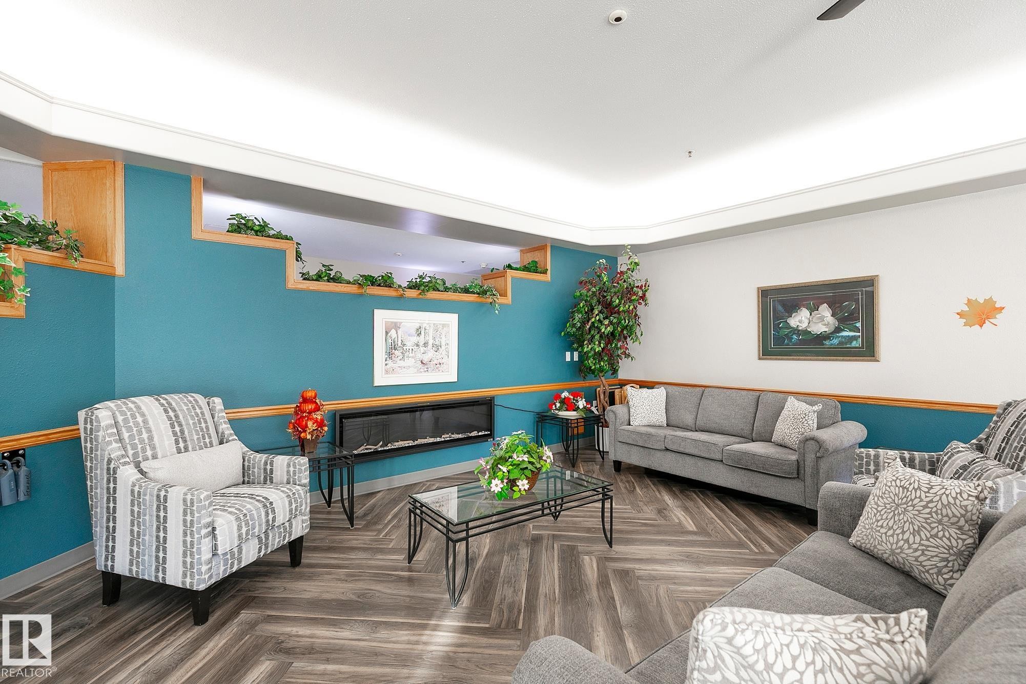 #246 13441 127 Street, Edmonton, AB - Indoor Photo Showing Living Room