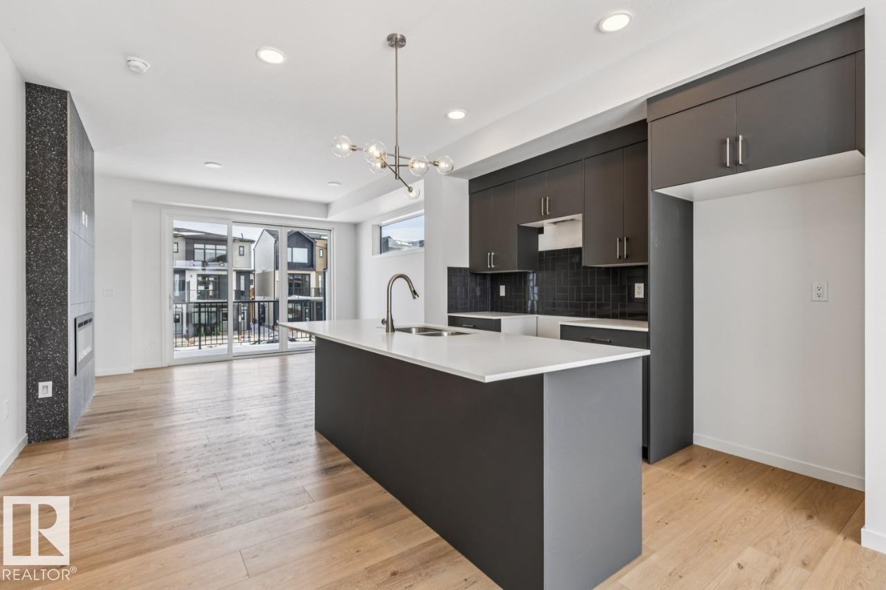 2618 Alces Way, Edmonton, AB - Indoor Photo Showing Kitchen With Upgraded Kitchen