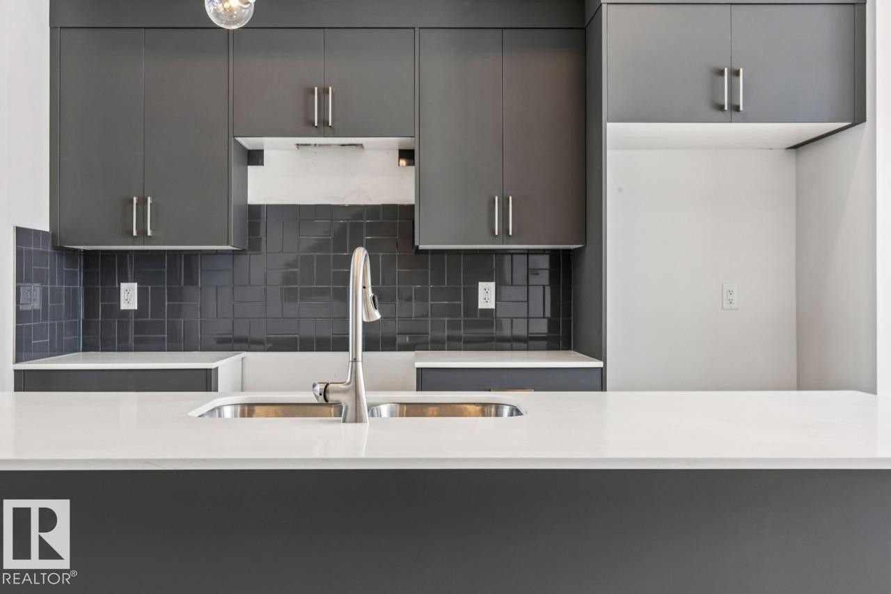 2618 Alces Way, Edmonton, AB - Indoor Photo Showing Kitchen With Double Sink With Upgraded Kitchen