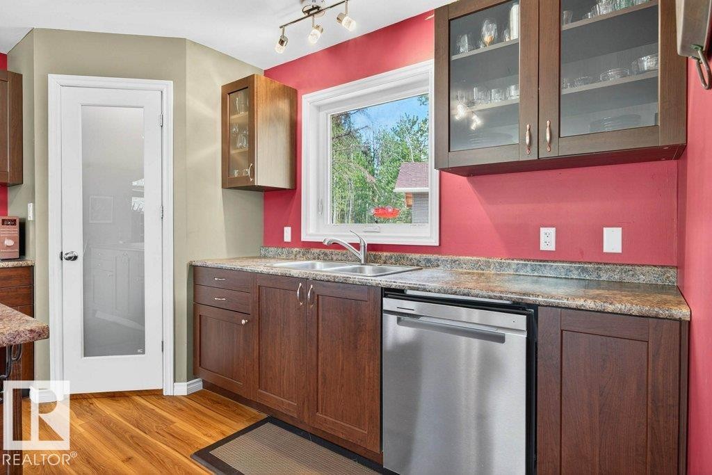 129 50529 Rge Road 21, Rural Parkland County, AB - Indoor Photo Showing Kitchen With Double Sink