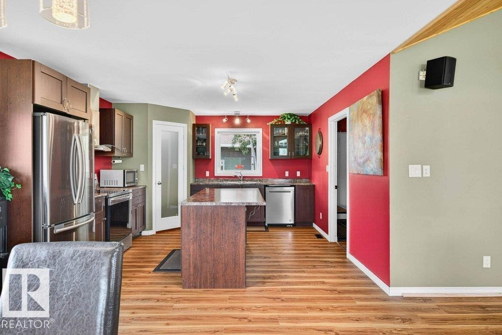 129 50529 Rge Road 21, Rural Parkland County, AB - Indoor Photo Showing Kitchen
