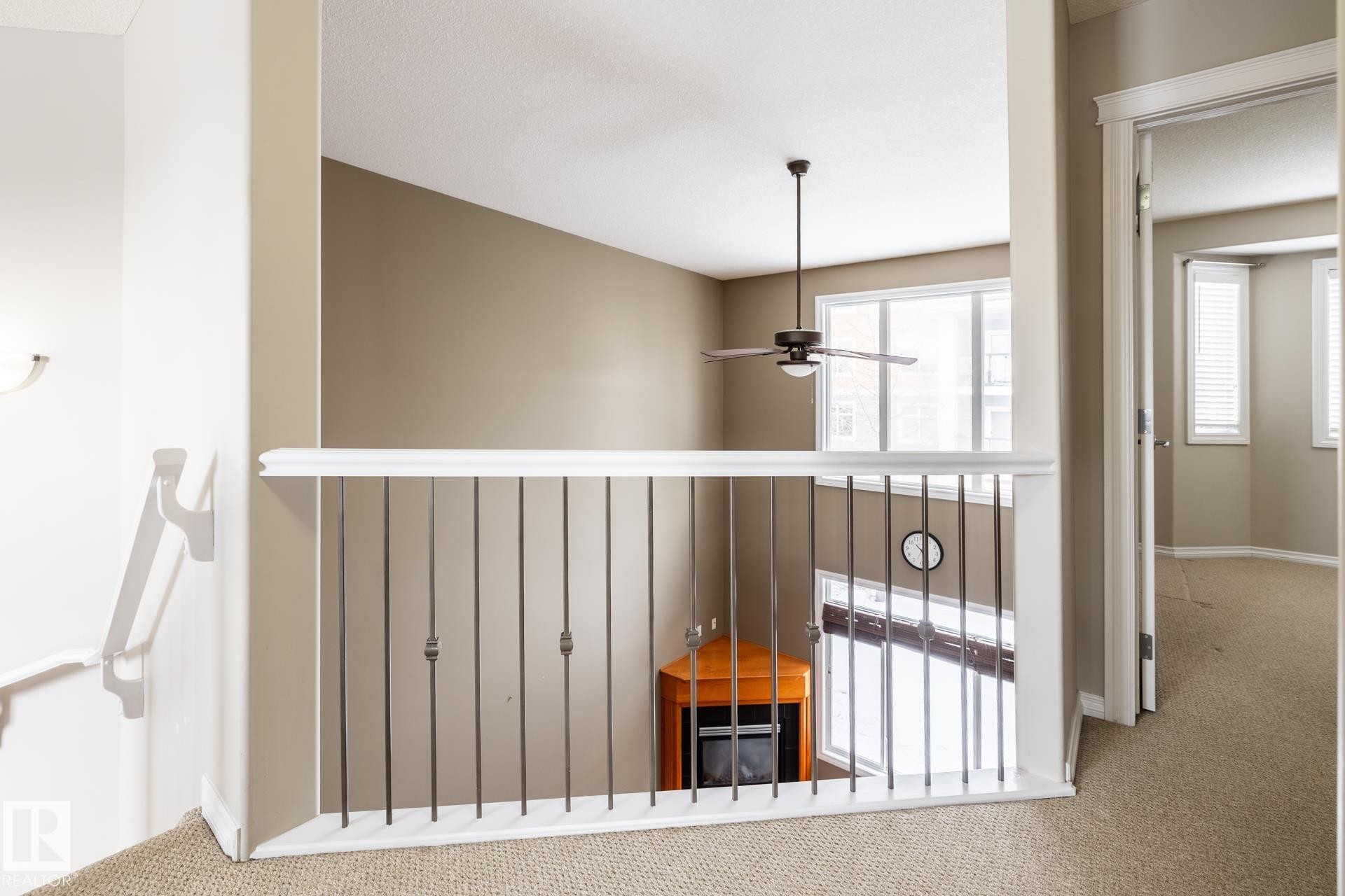 Hallway with carpet - 11622 11 Avenue, Edmonton, AB - Indoor Photo Showing Other Room