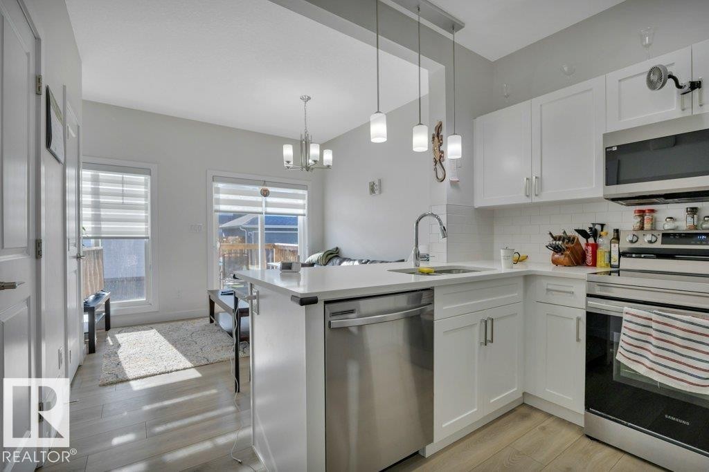 46 603 Orchards Boulevard, Edmonton, AB - Indoor Photo Showing Kitchen With Upgraded Kitchen