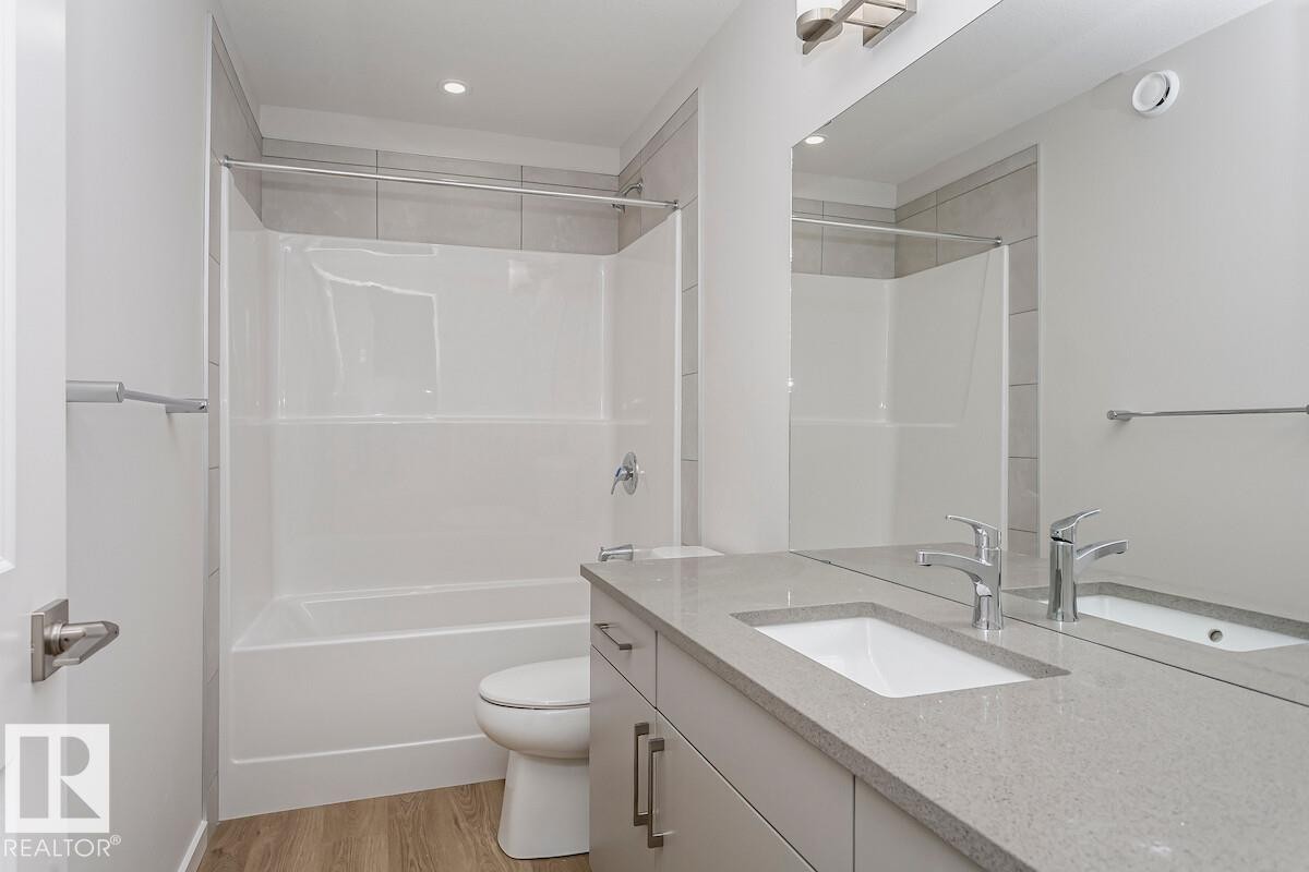 7622 Kimiwan Crescent, Edmonton, AB - Indoor Photo Showing Bathroom