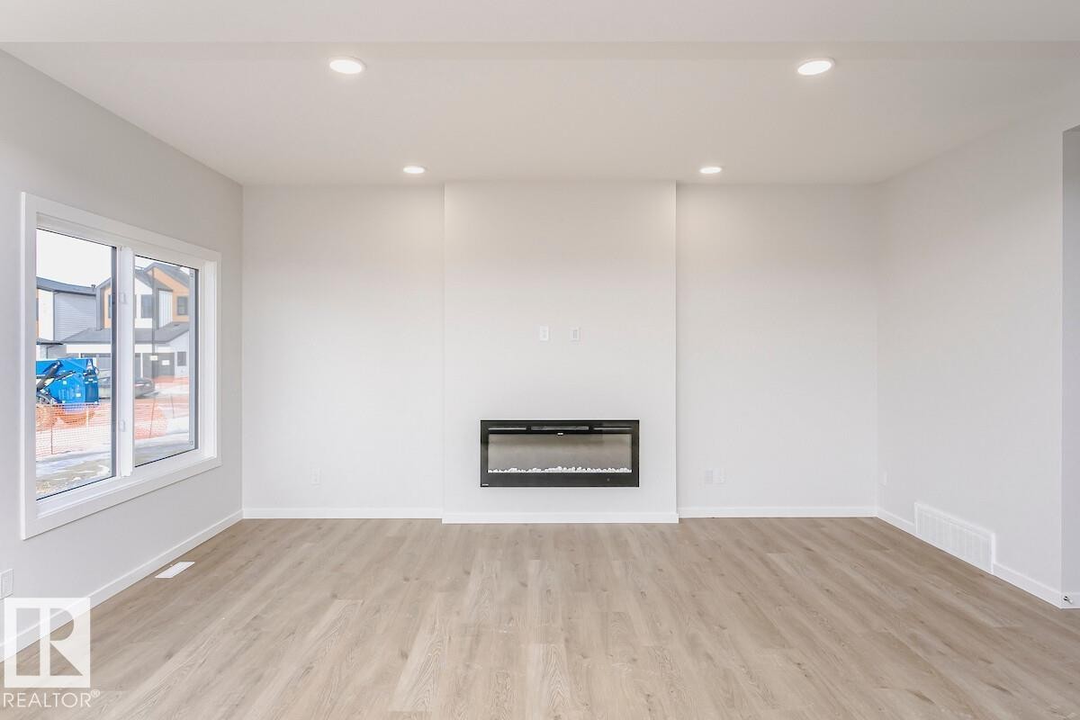 7622 Kimiwan Crescent, Edmonton, AB - Indoor With Fireplace