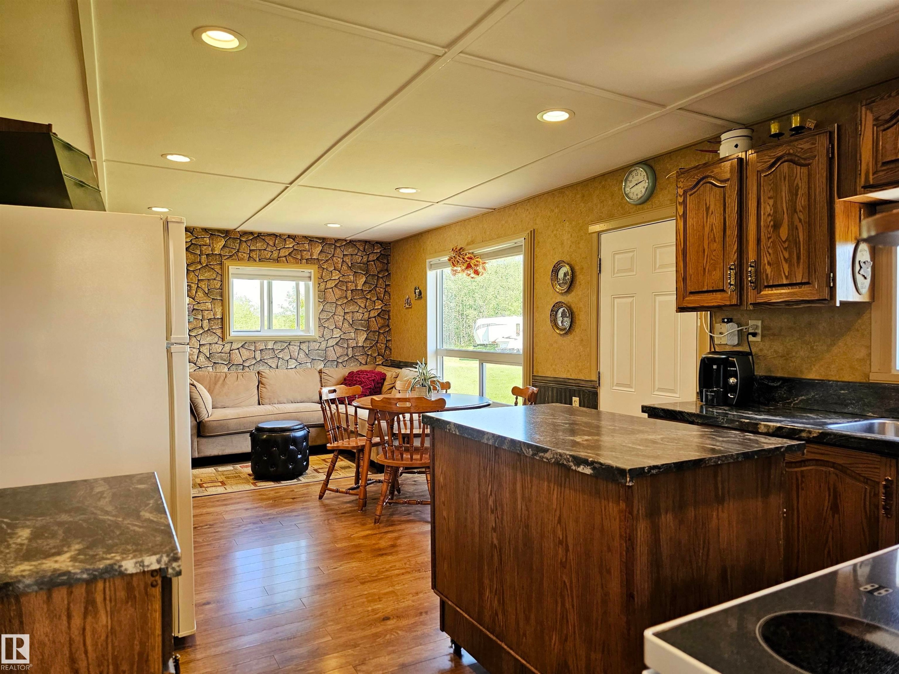 106 57730 Range Road 30, Rural Barrhead County, AB - Indoor Photo Showing Other Room