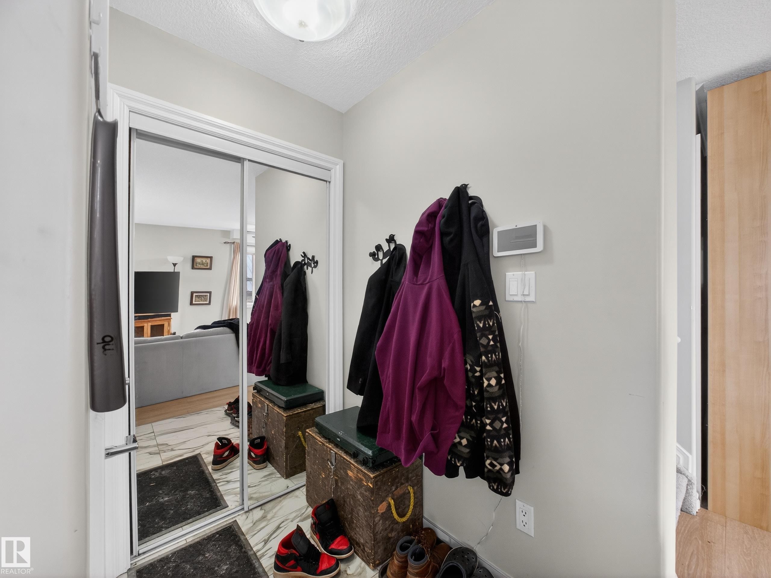 11933 77 Street, Edmonton, AB - Indoor
