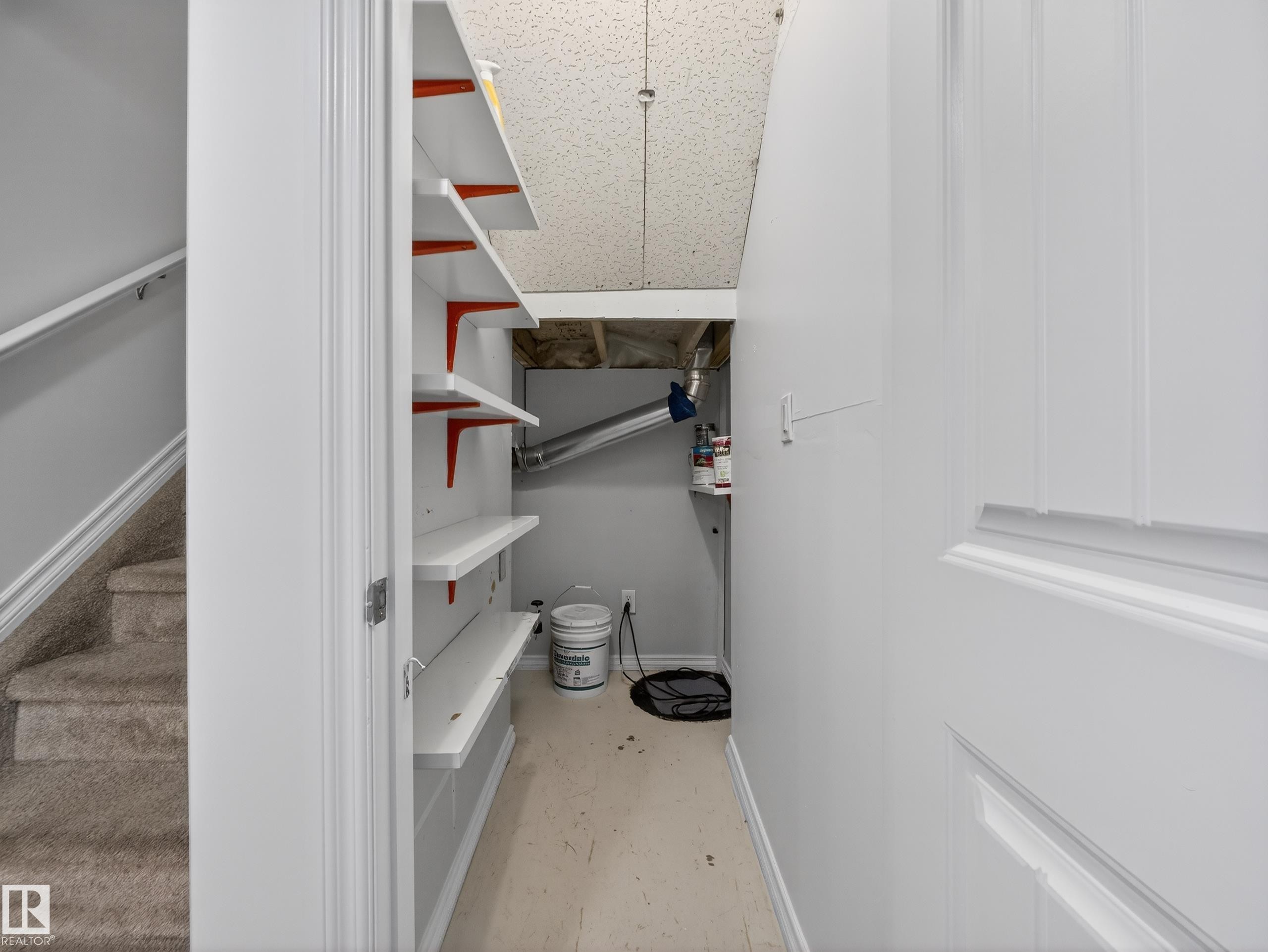 11933 77 Street, Edmonton, AB - Indoor