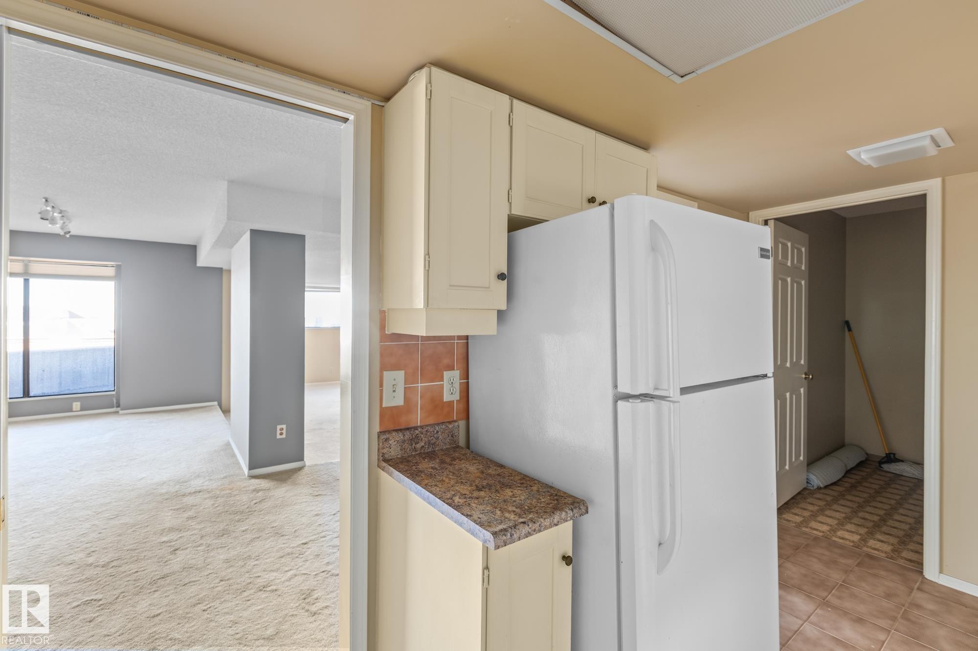 602 11503 100 Avenue, Edmonton, AB - Indoor