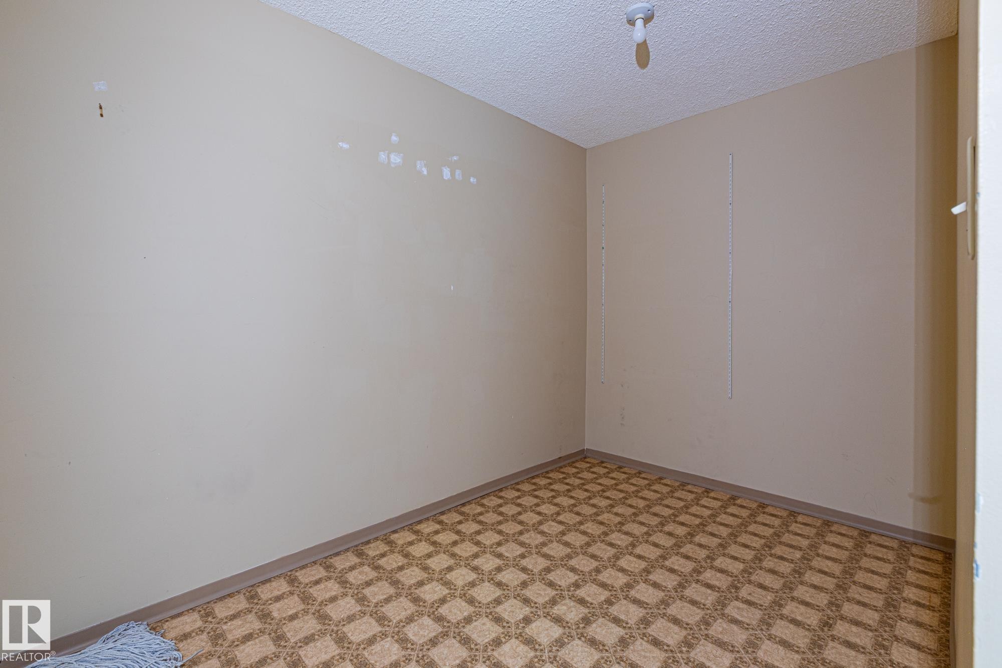 602 11503 100 Avenue, Edmonton, AB - Indoor Photo Showing Other Room