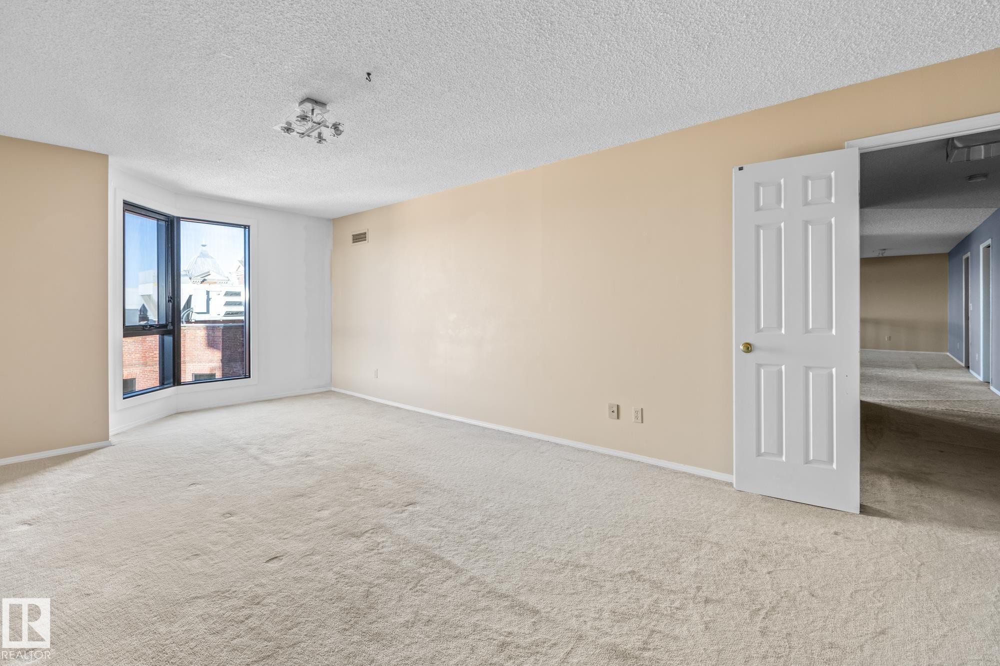 602 11503 100 Avenue, Edmonton, AB - Indoor Photo Showing Other Room