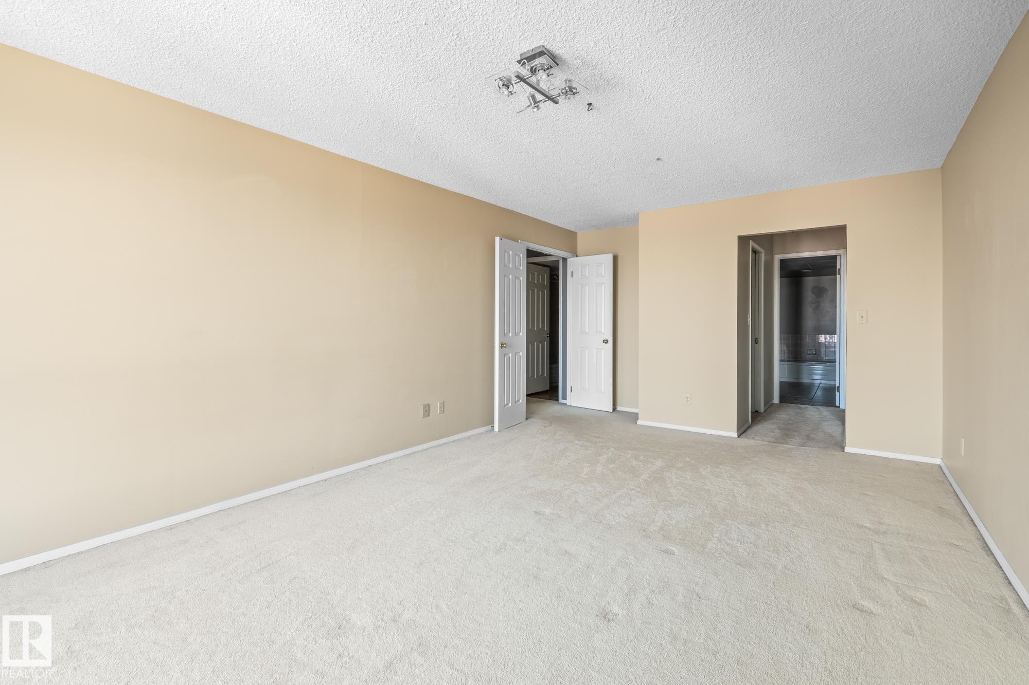 602 11503 100 Avenue, Edmonton, AB - Indoor Photo Showing Other Room