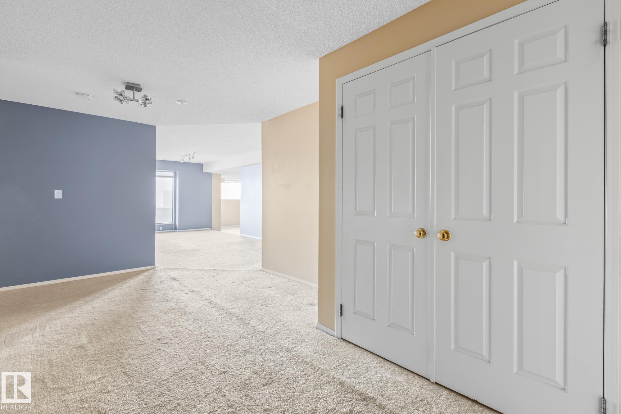 602 11503 100 Avenue, Edmonton, AB - Indoor Photo Showing Other Room
