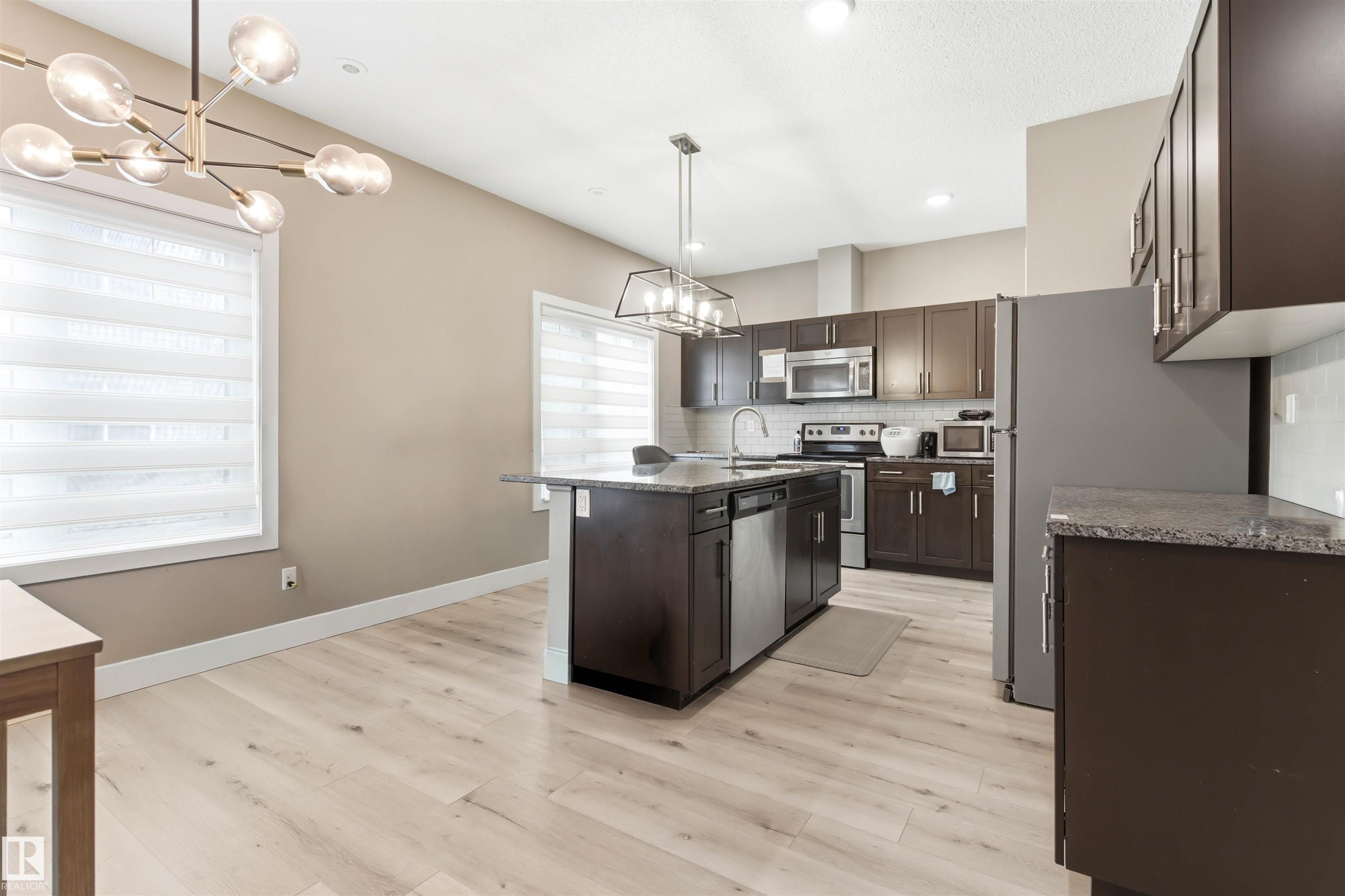99 804 Welsh Drive, Edmonton, AB - Indoor Photo Showing Kitchen